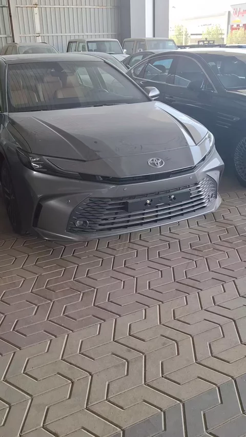 تويوتا كامري Grande 2025