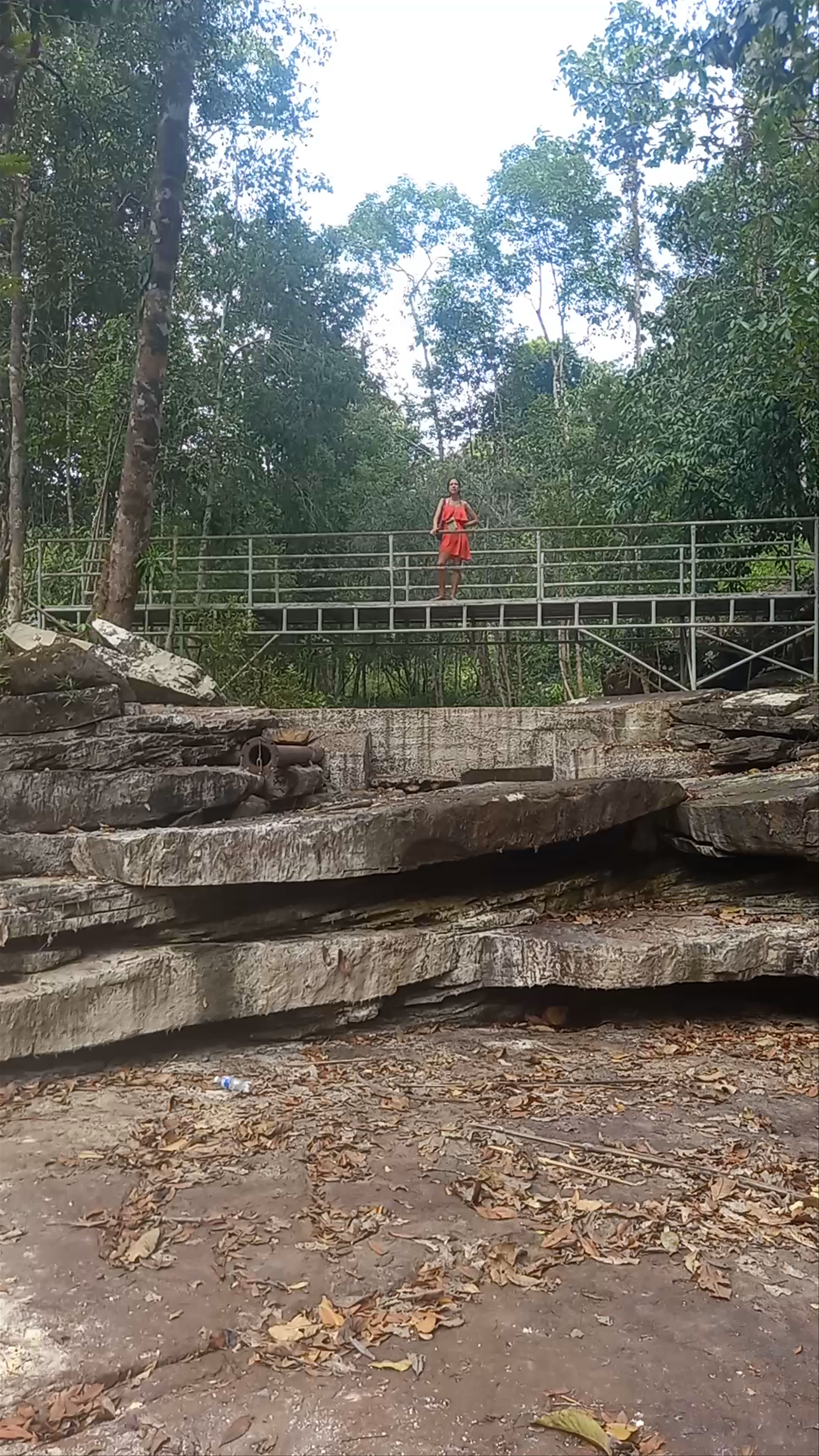 ទឹកធ្លាក់តាចាត Ta Chat Waterfall