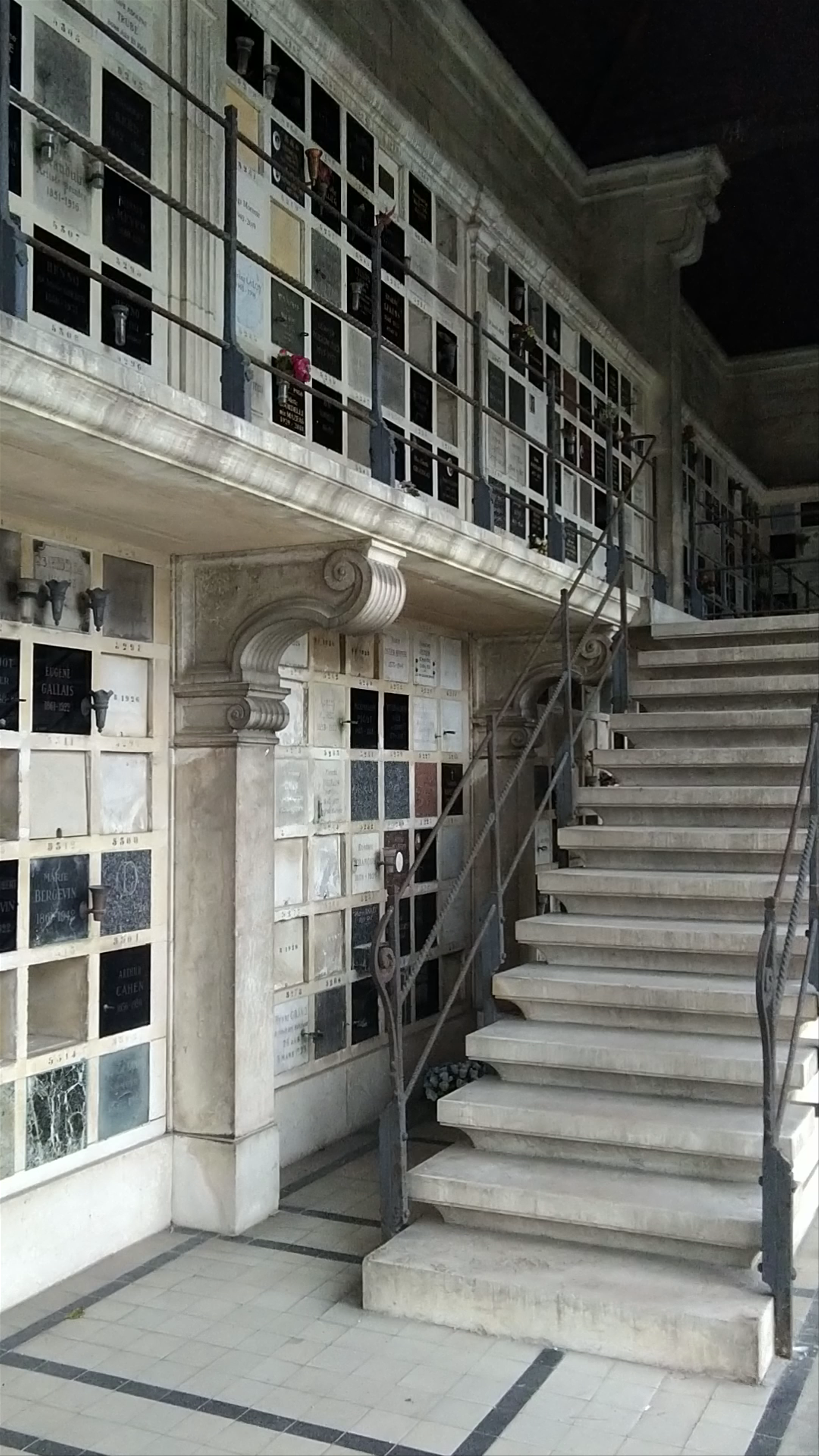 Père Lachaise Cemetery: A Reverent Stroll Through Parisian History