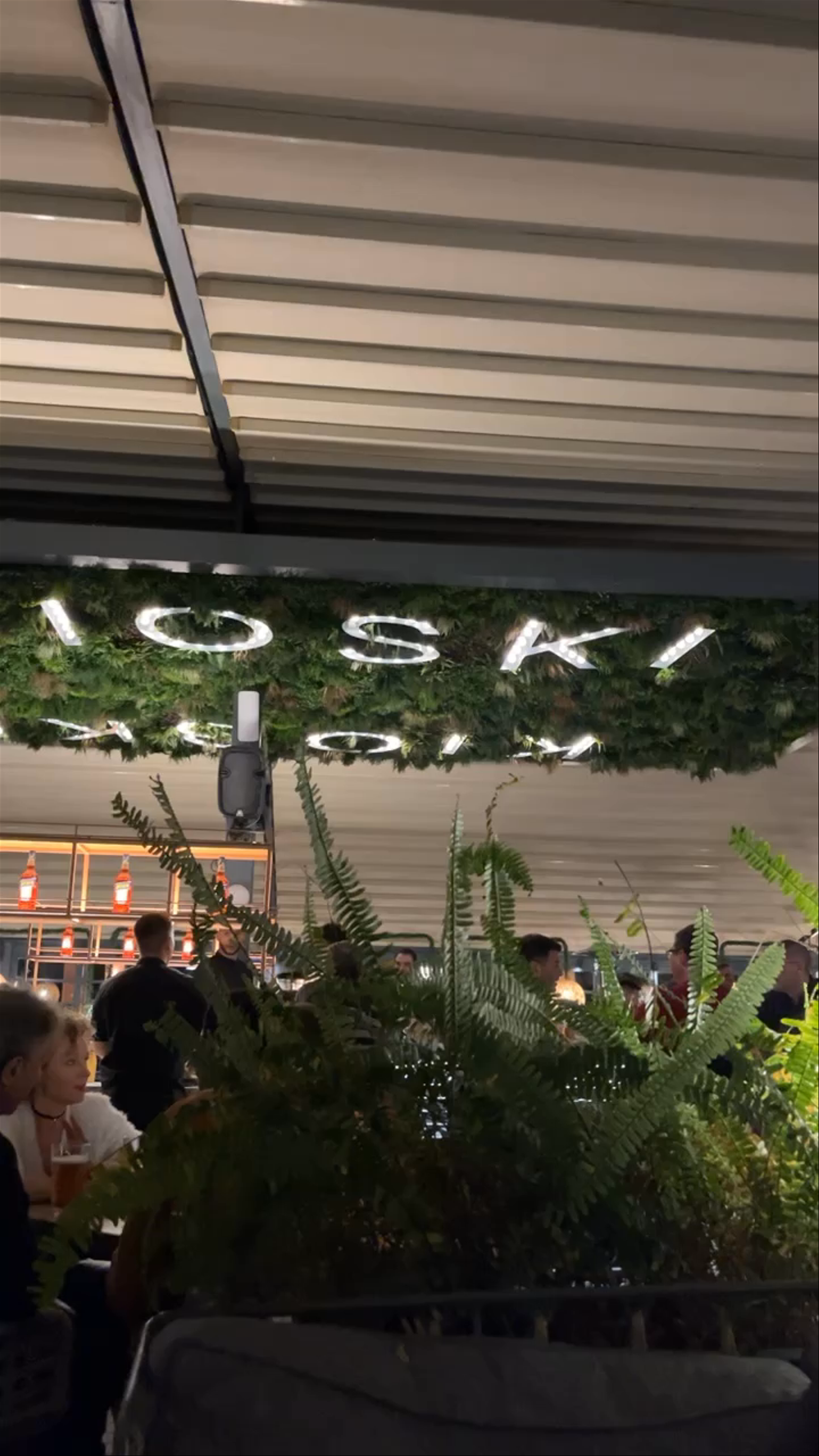 Kioski Cafe | Bar | Restaurant Evening Vibes in Naousa, Greece