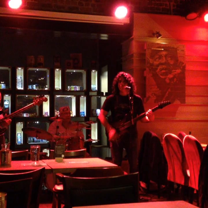 Bar de Belmonte - Mon Fuentes y sus Peligrosos en concert un vendredi soir - Cocktail Bars Near Me - Brussels, BRU