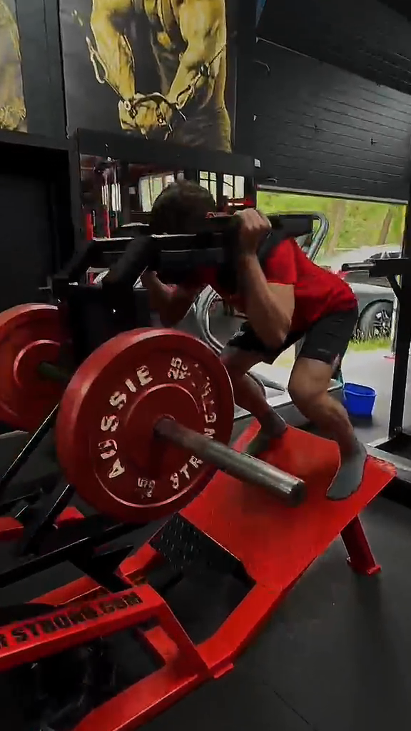 Mathias Zboril - Hard Work Everyday - Off-Ice Training by Vagabund Gym