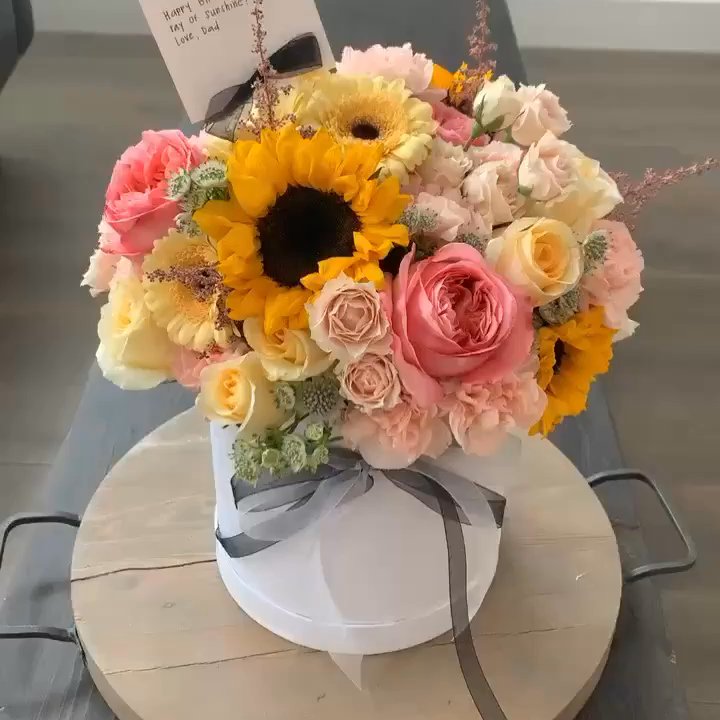 Sorelle Fleur - GORGEOUS! Jassie knocked it out of the park with this one! - Florists Near Me