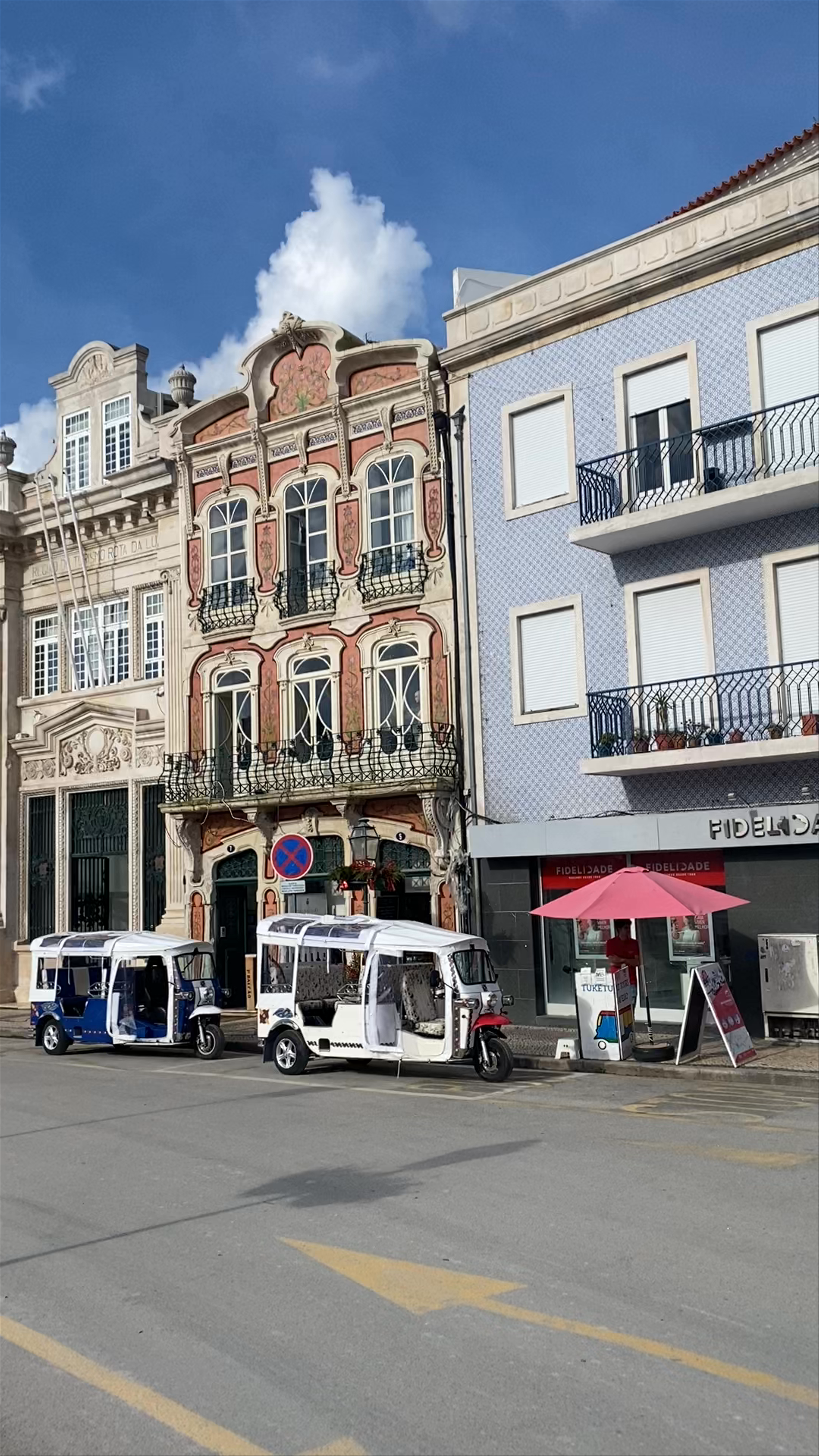 Discover Aveiro's Riverside Charm and Colorful Architecture