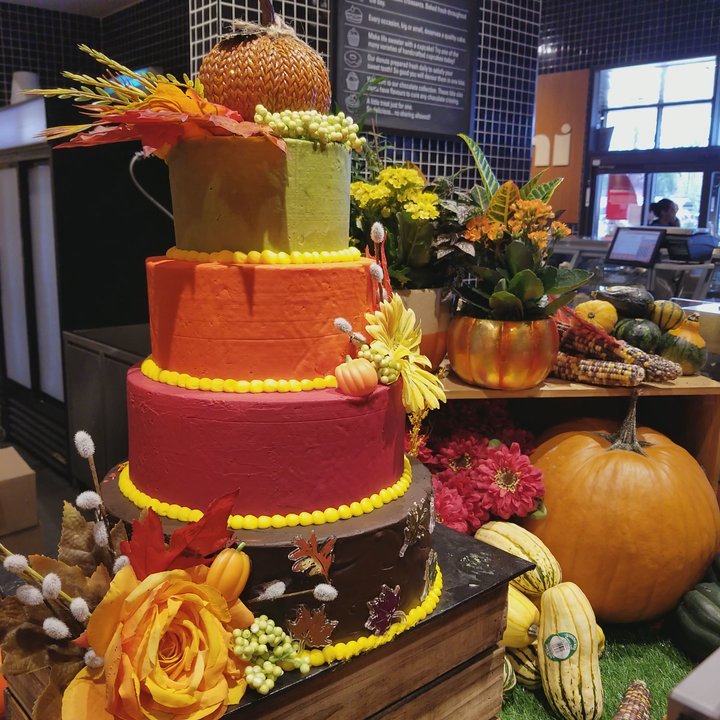 Loblaws - Fall-themed cake - Grocery Near Me - Toronto, Ontario