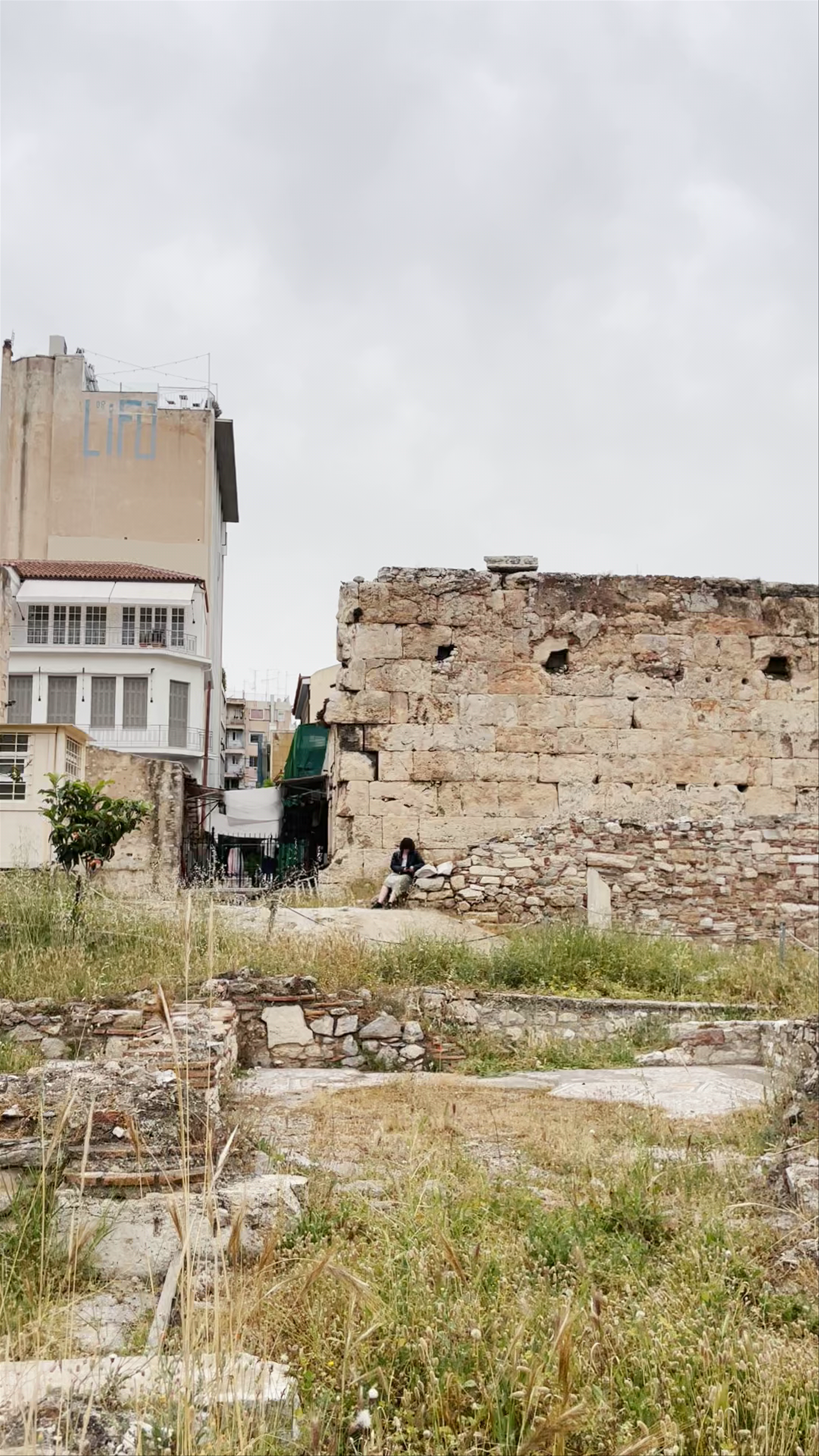 Biblioteca de Adriano: Ancient Ruins in the Heart of Athens