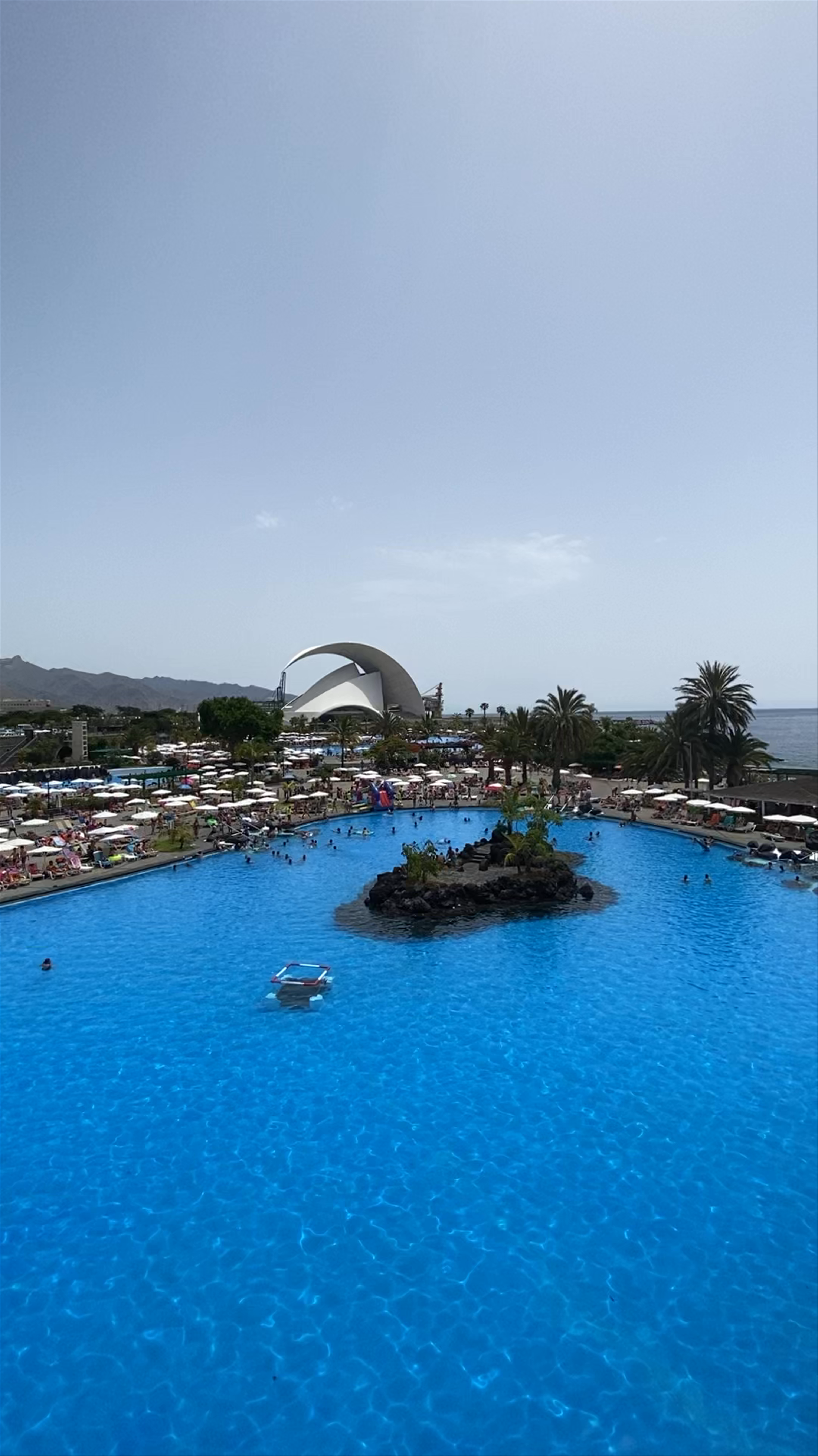 Parque Marítimo César Manrique: Sun-soaked Pool Escape in Santa Cruz de Tenerife