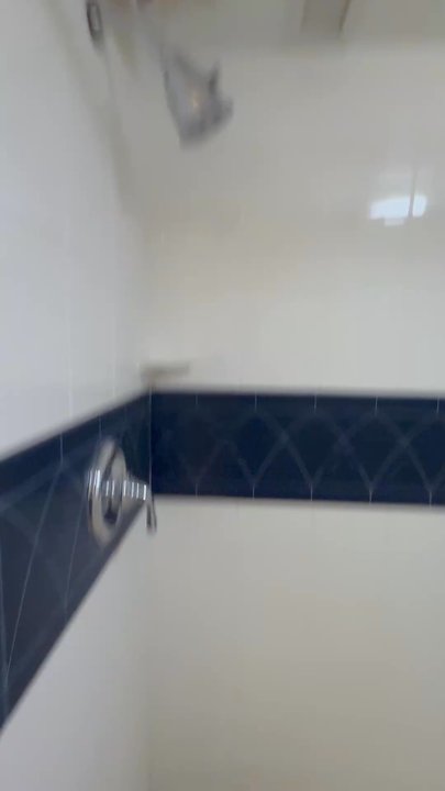 DoubleTree by Hilton Hotel Buffalo - Amherst - disgusting shower - Hotels Near Me - Amherst, New York