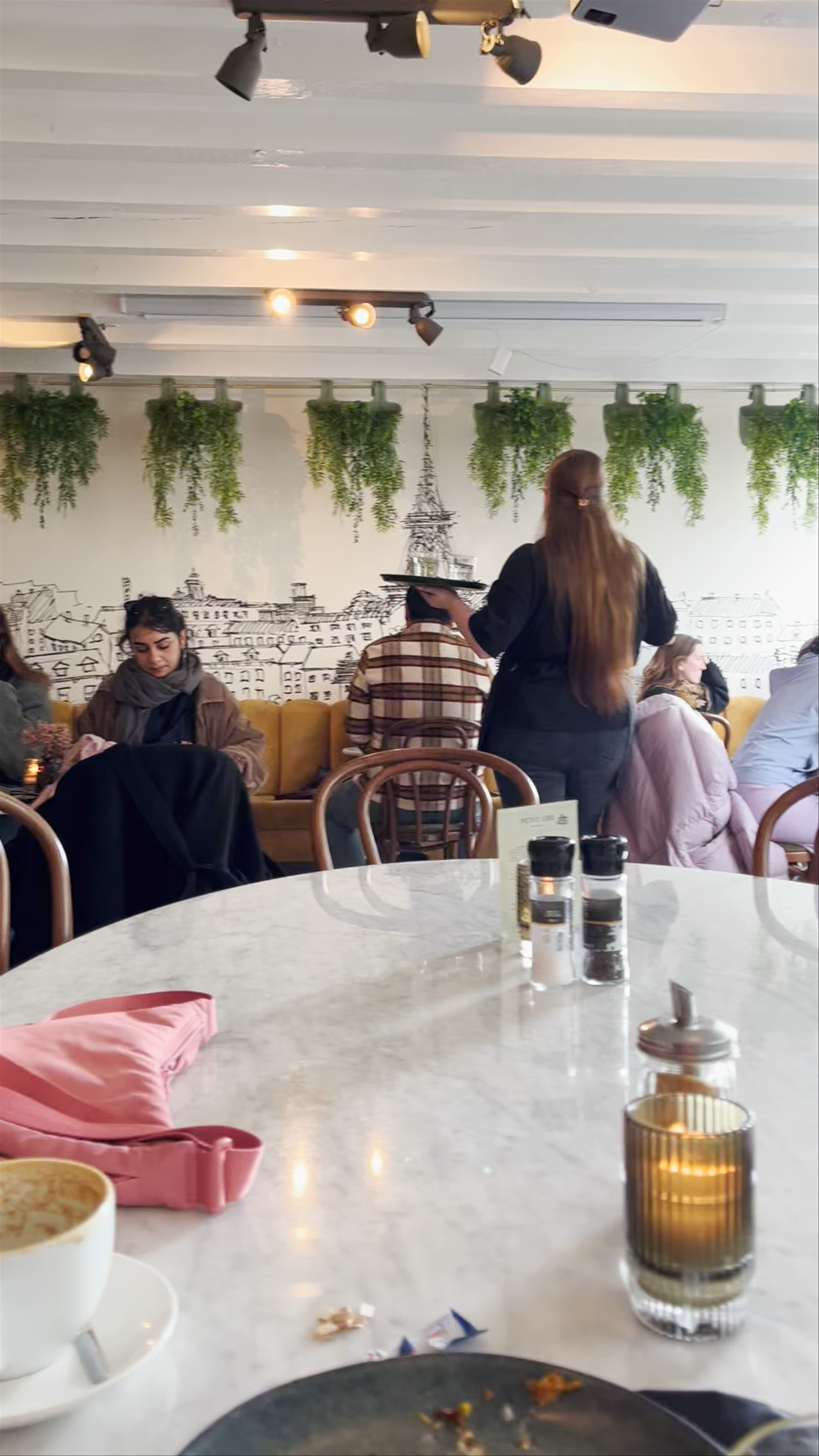 Petit Lou: Cozy Brasserie Vibes in Amsterdam