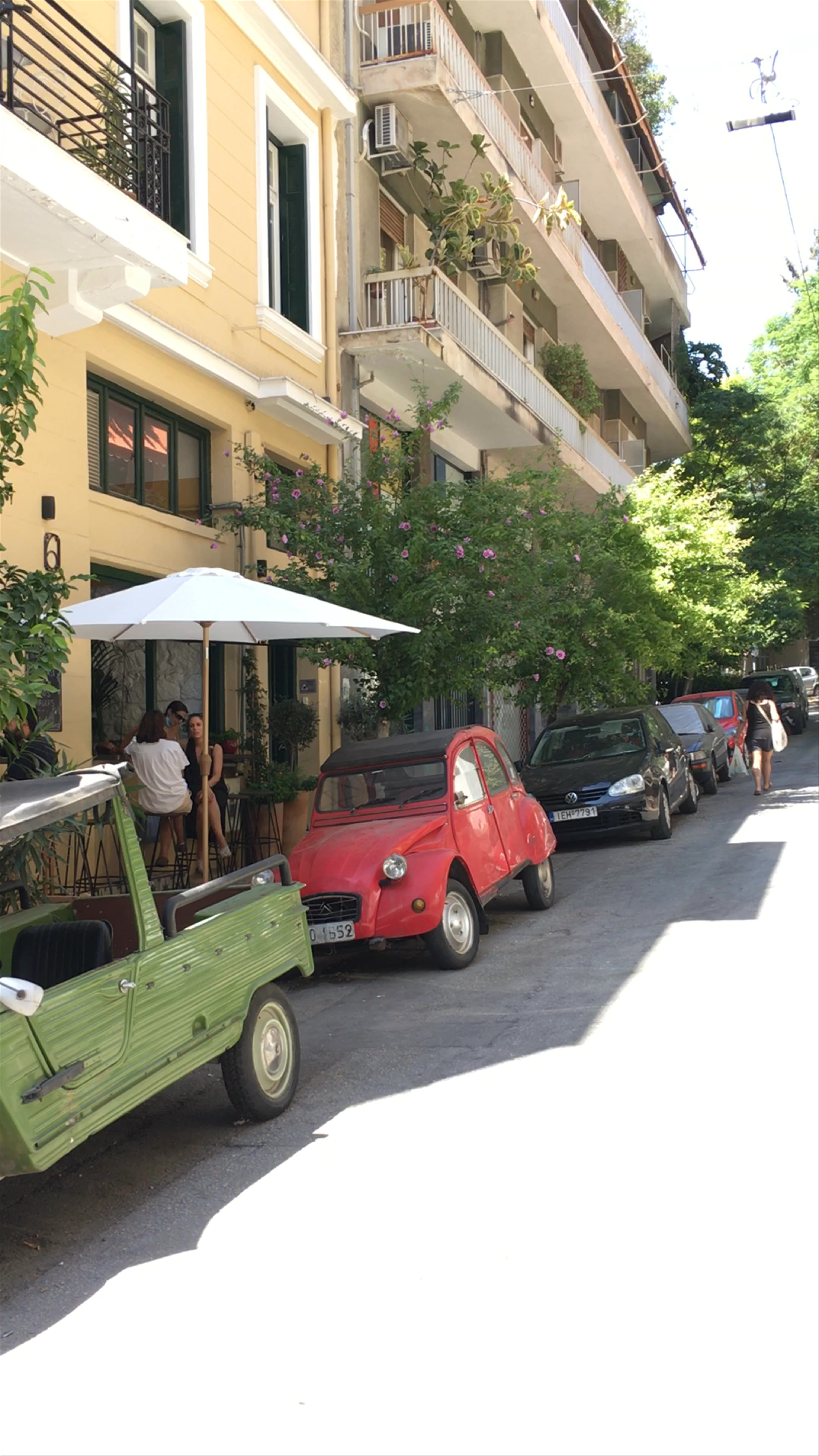 Neratzia Cafe Bistro: Sunny Charm in Athens