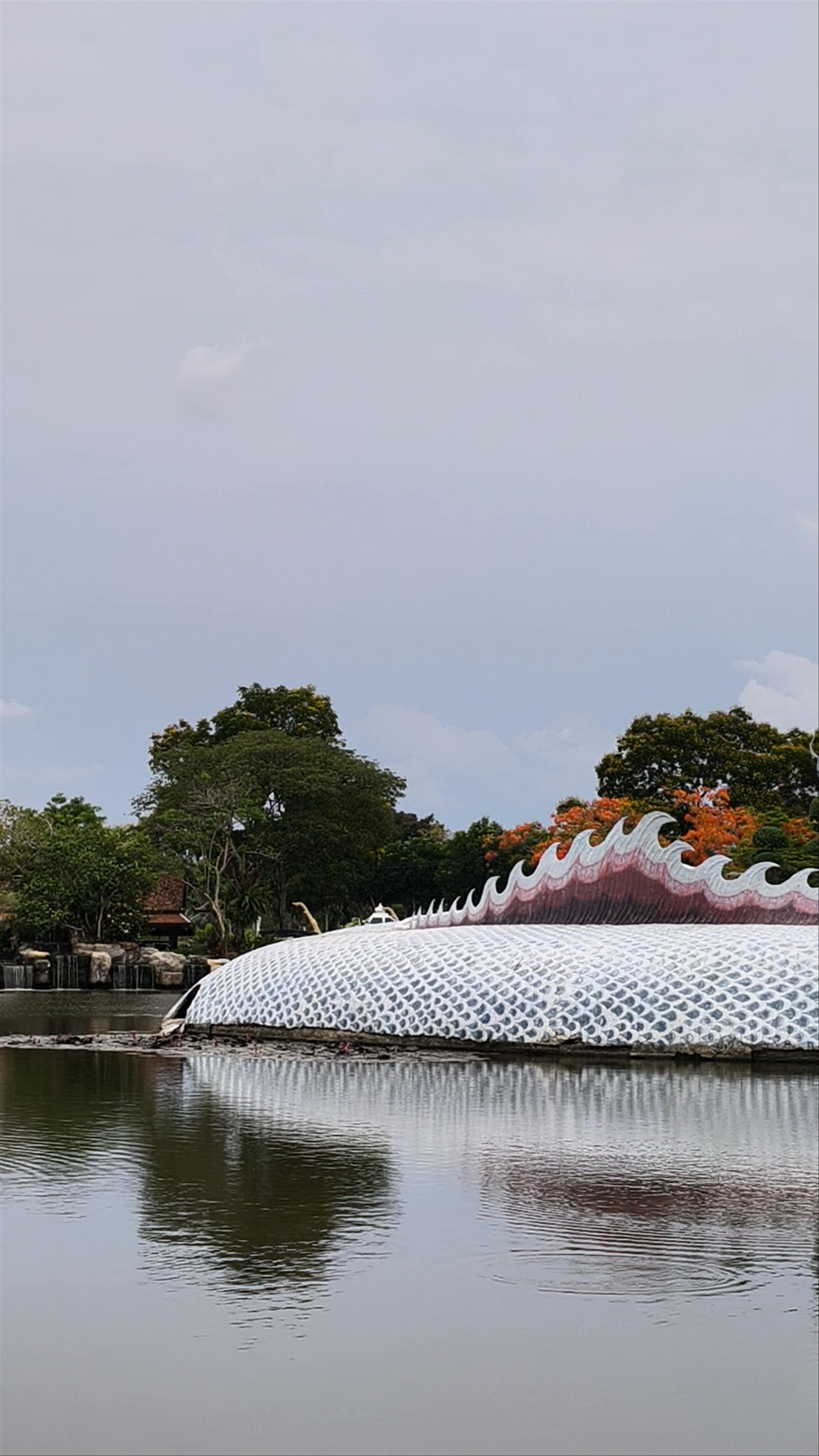 Sumeru Mountain: Thai Artistic Serenity in Phraeksa
