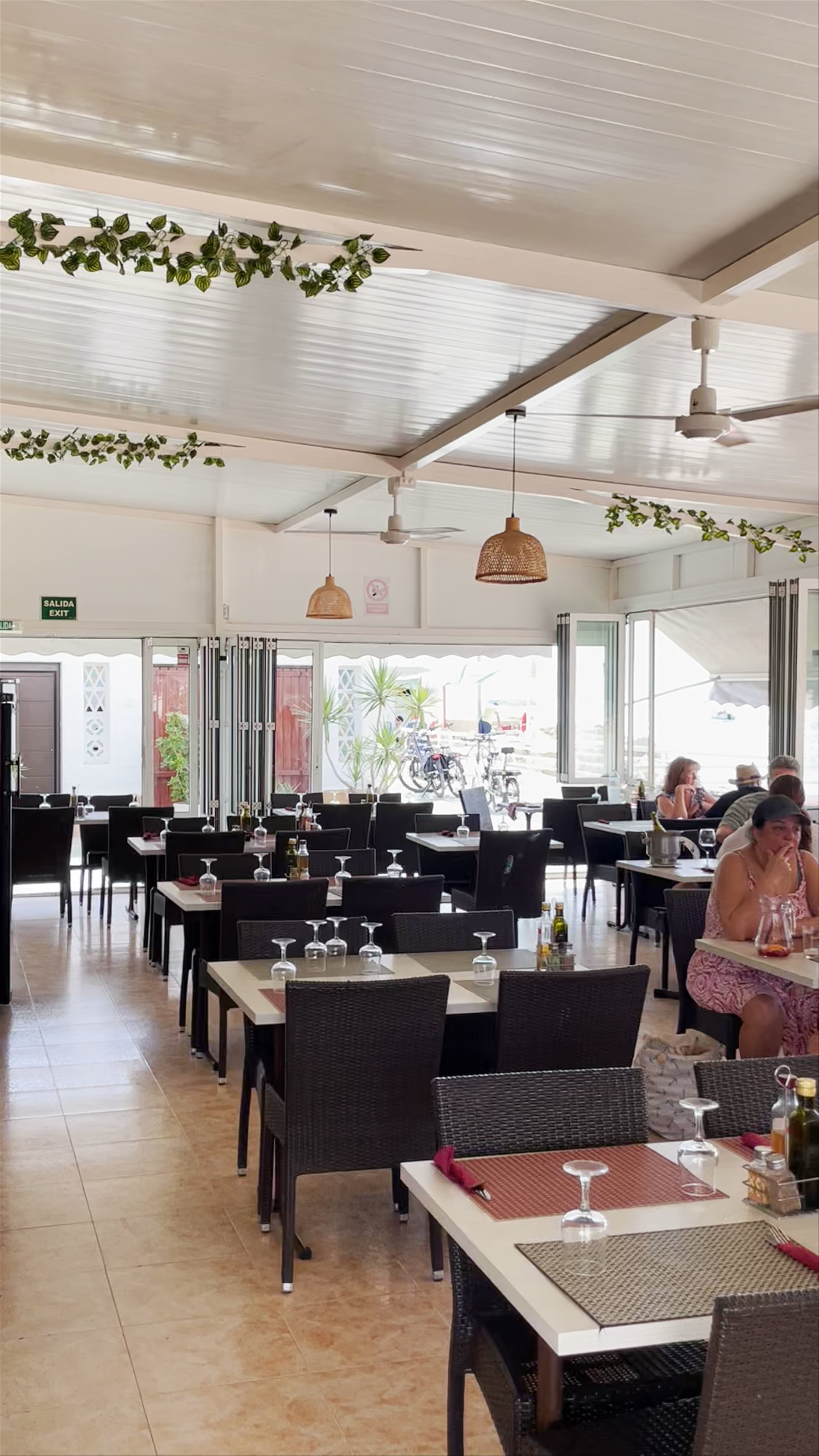 BAR RESTAURANTE Las Barcas.