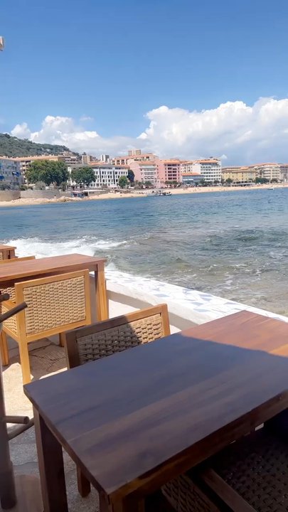 Cabanon Bleu - French Near Me - Ajaccio, 2A