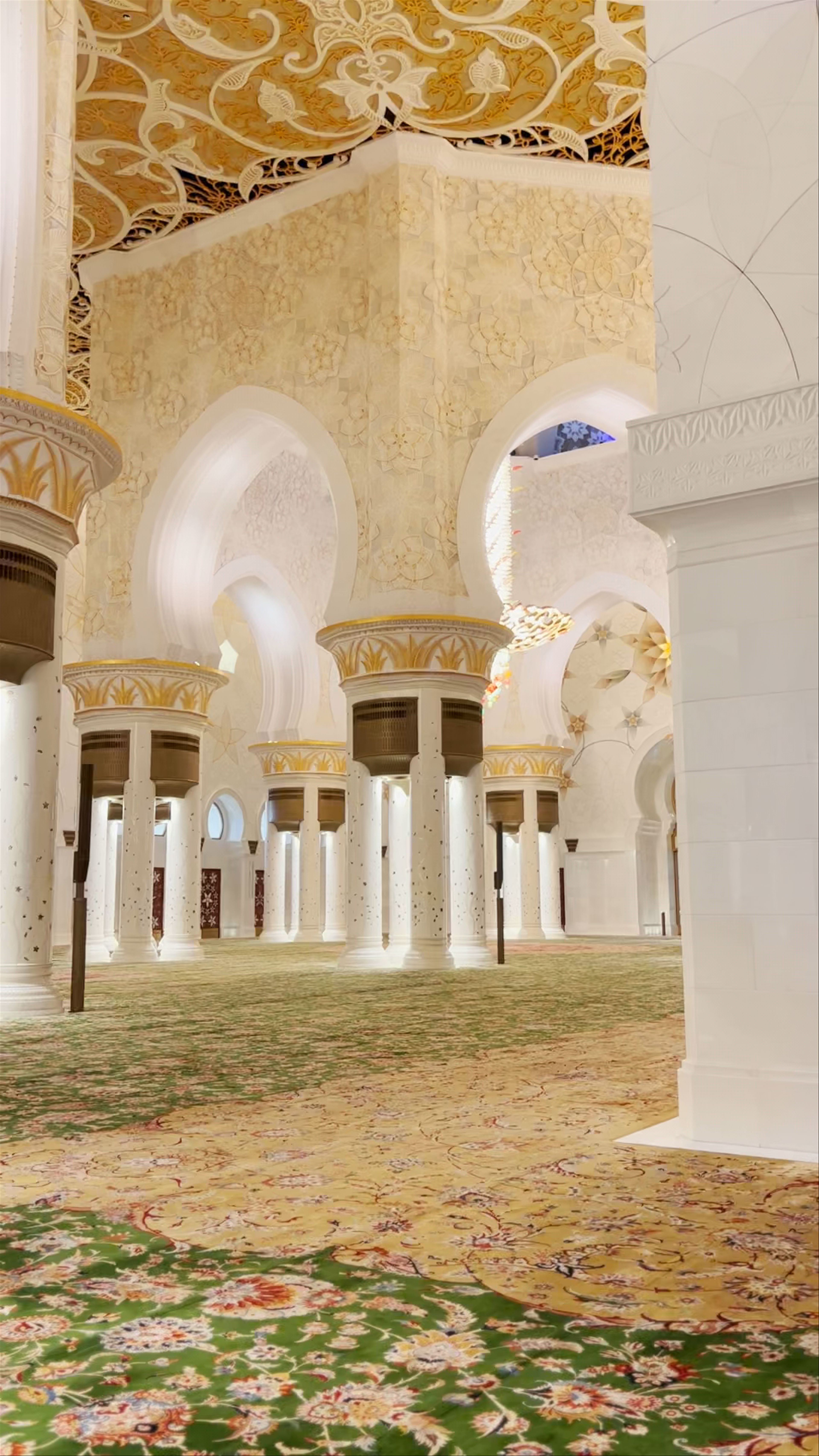 Sheikh Zayed Grand Mosque: Awe-Inspiring Spiritual Elegance in Abu Dhabi