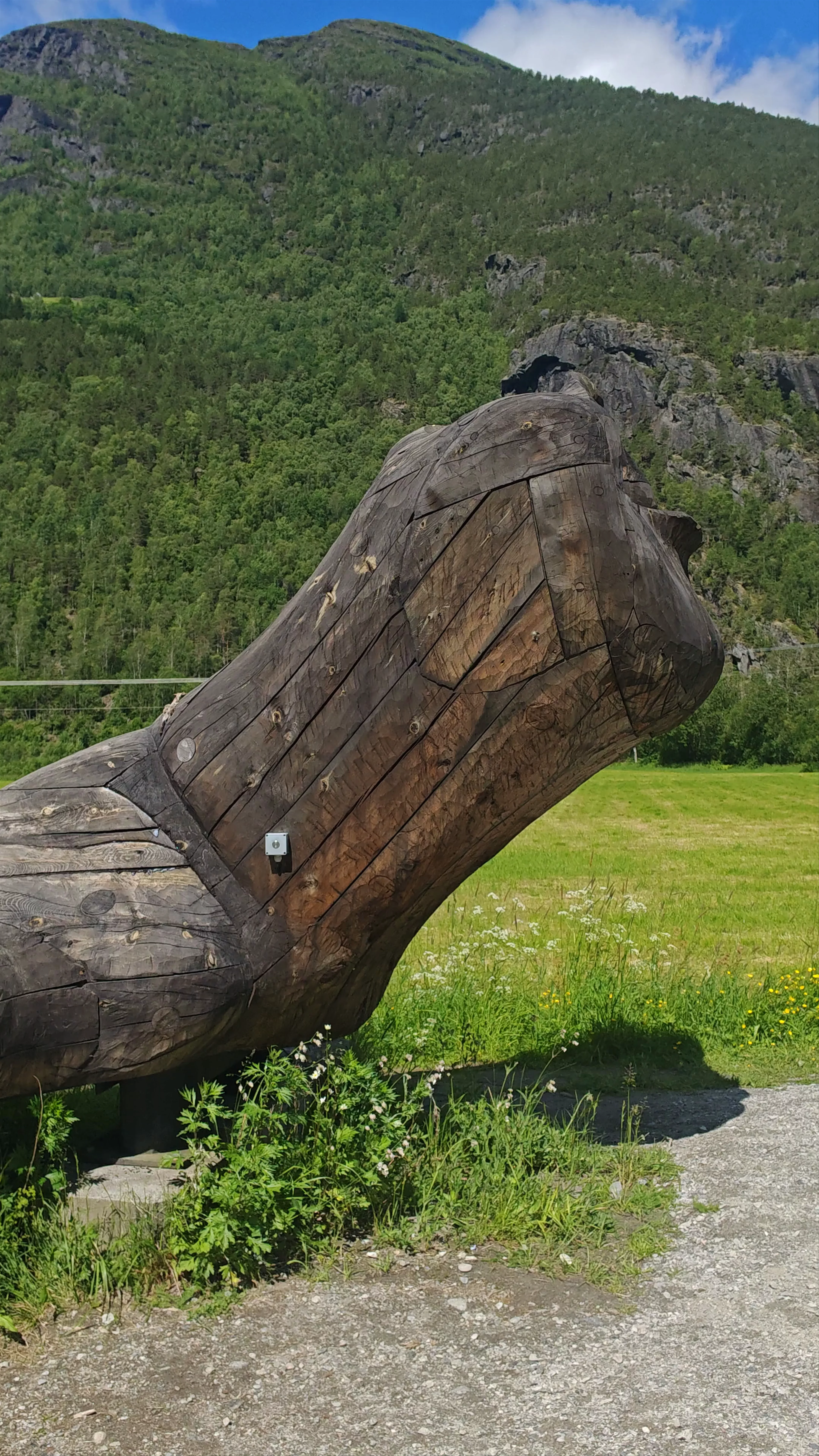 The Hand, Lustravegen