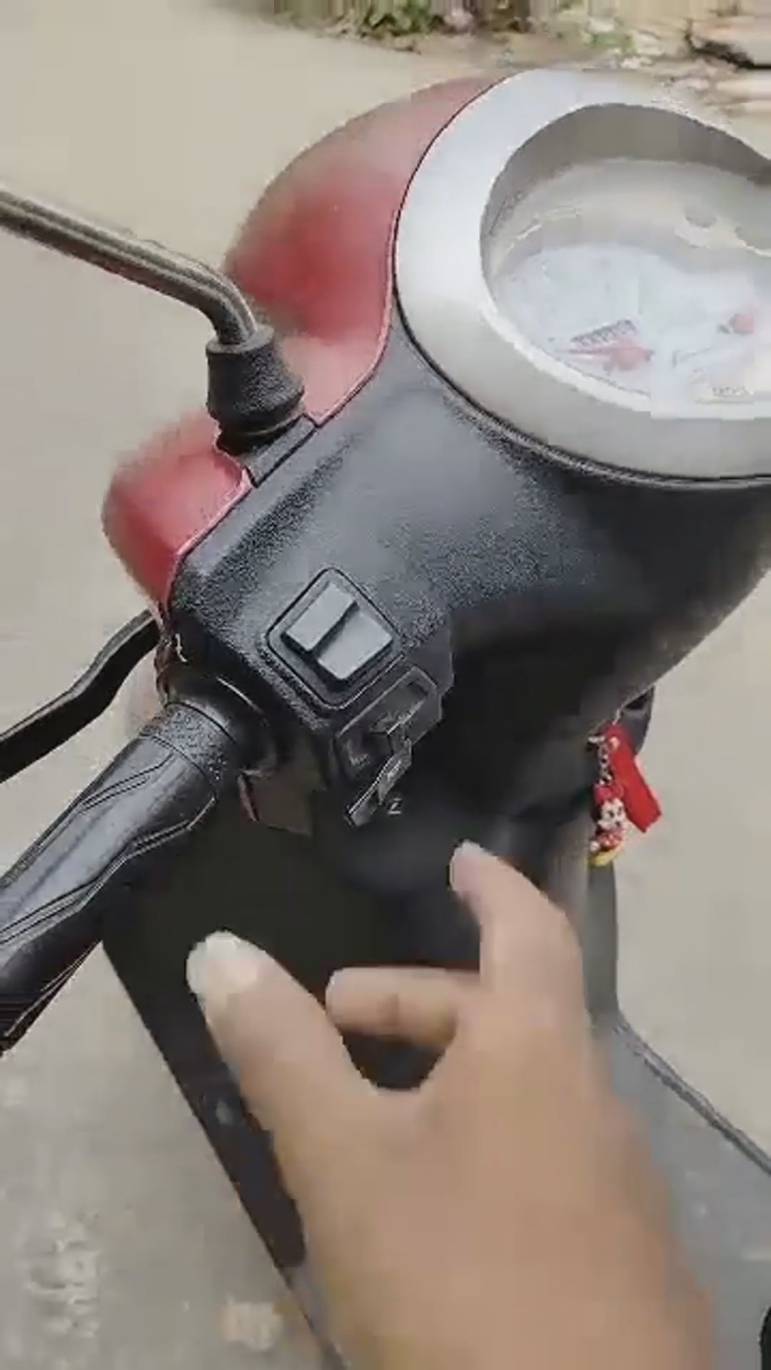 Walk-around video thumbnail