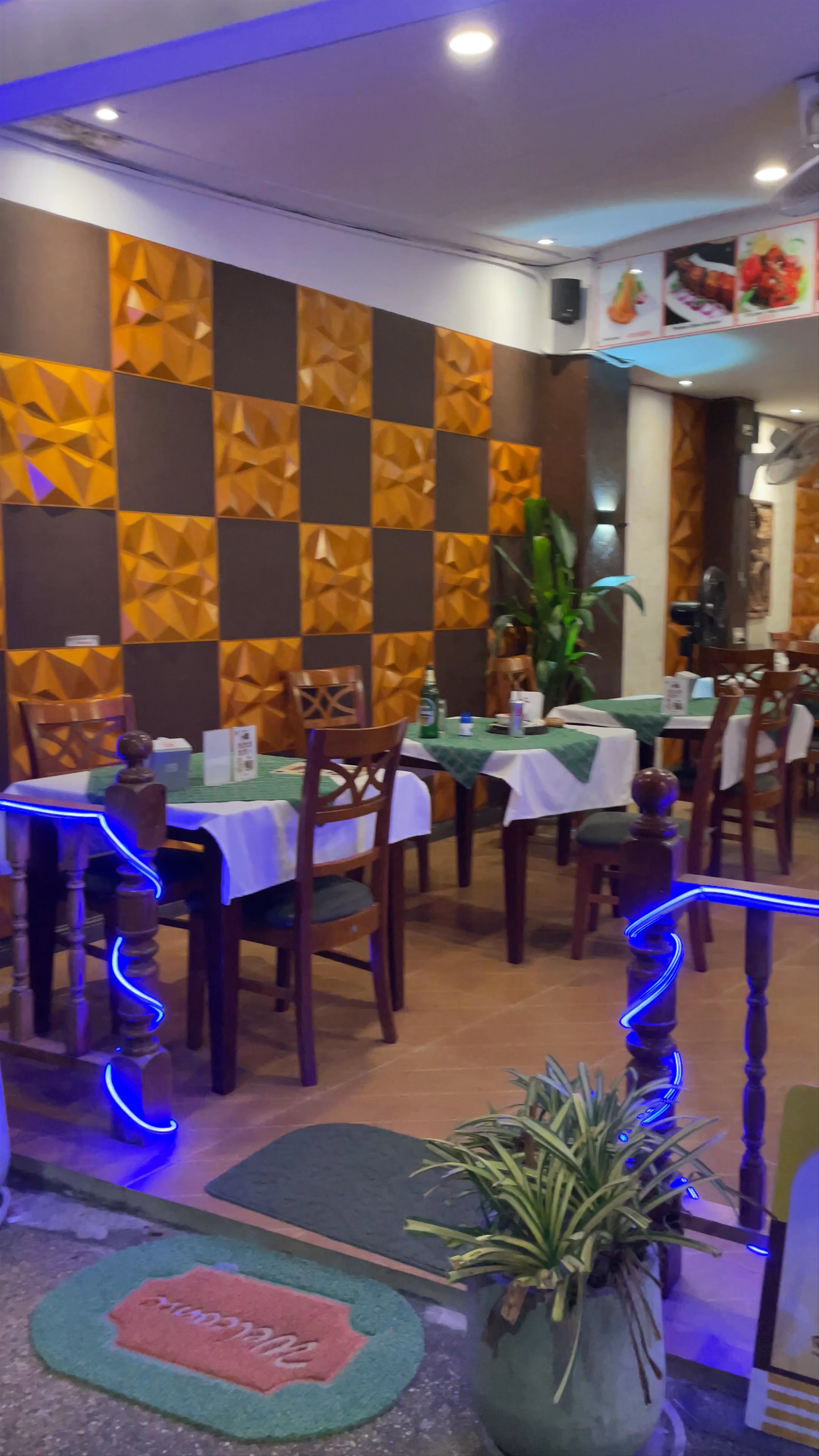 Tandoori Hut Restaurant & Bar: Savour Indian & Thai Flavors in Ao Nang