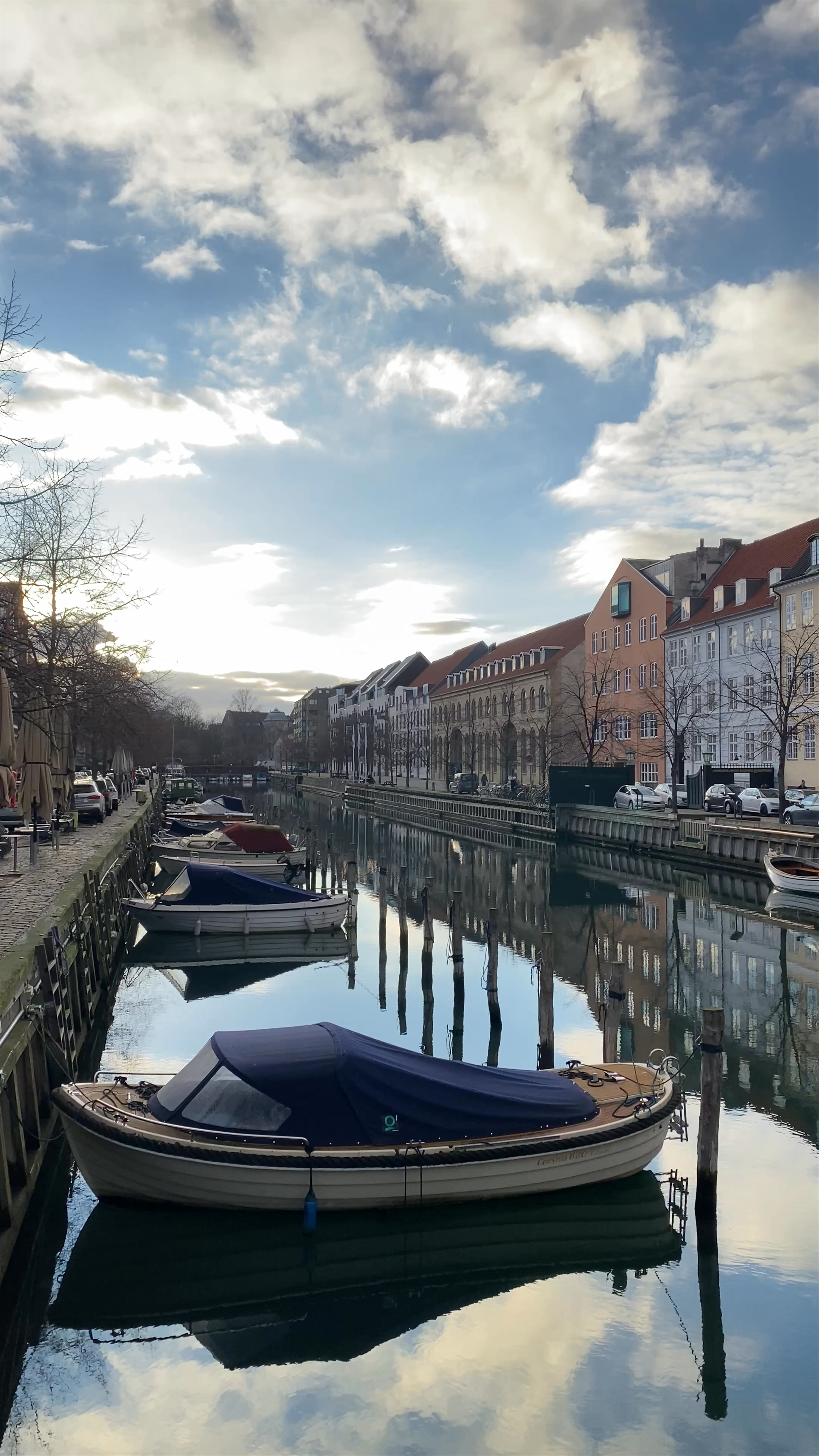 Christianshavns Kanal: Serene Canal Views in Copenhagen