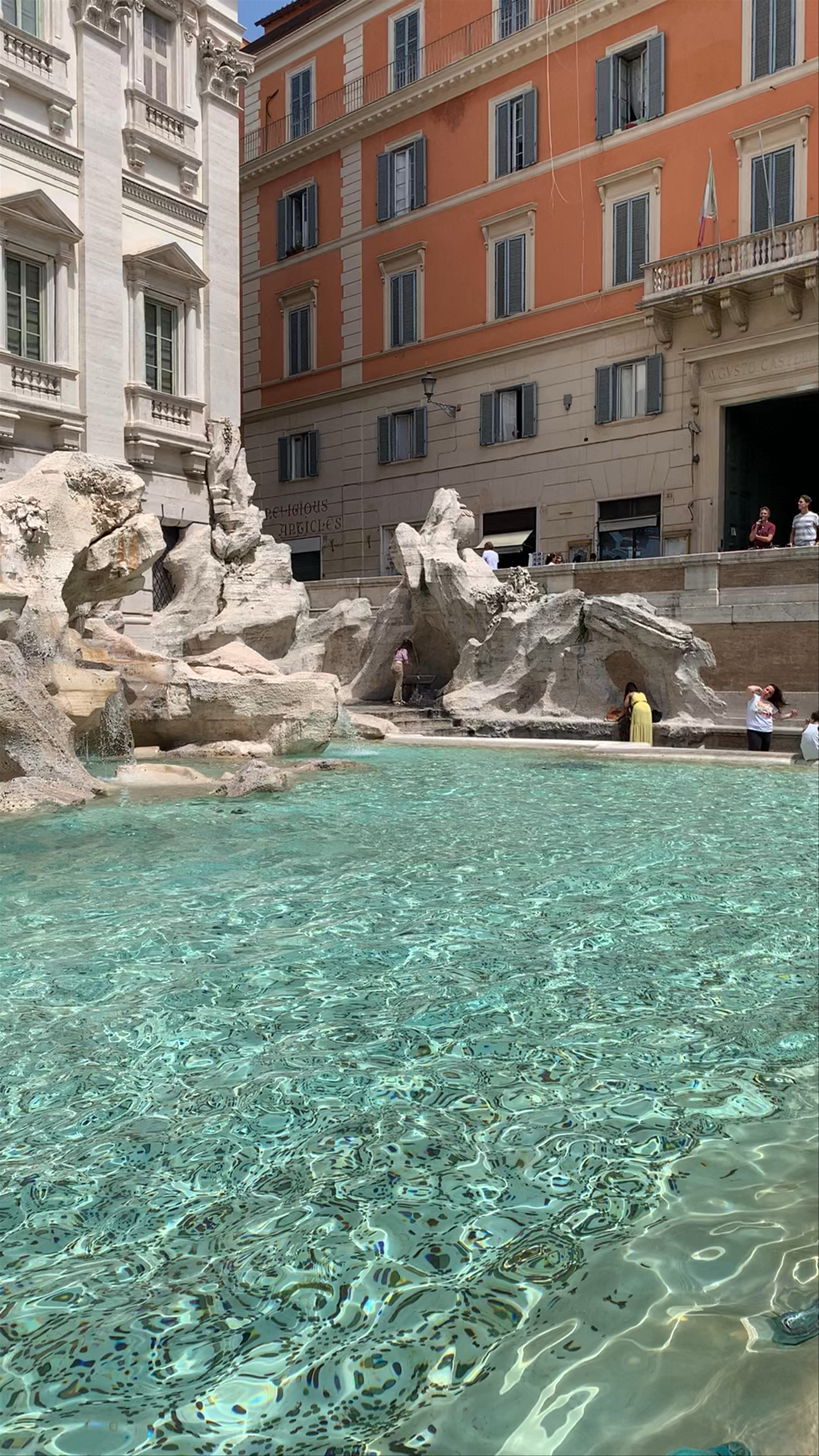 Piazza di Trevi, Rome