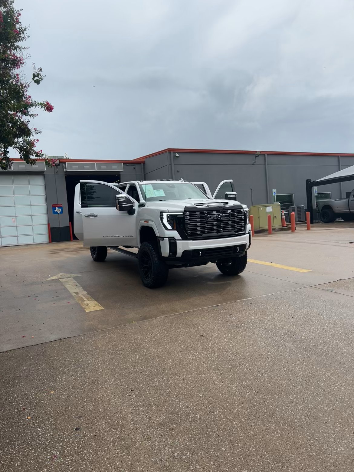 Lifted Trucks - #TX10498 - 2025 GMC Sierra 2500HD Denali Ultimate Crew Cab