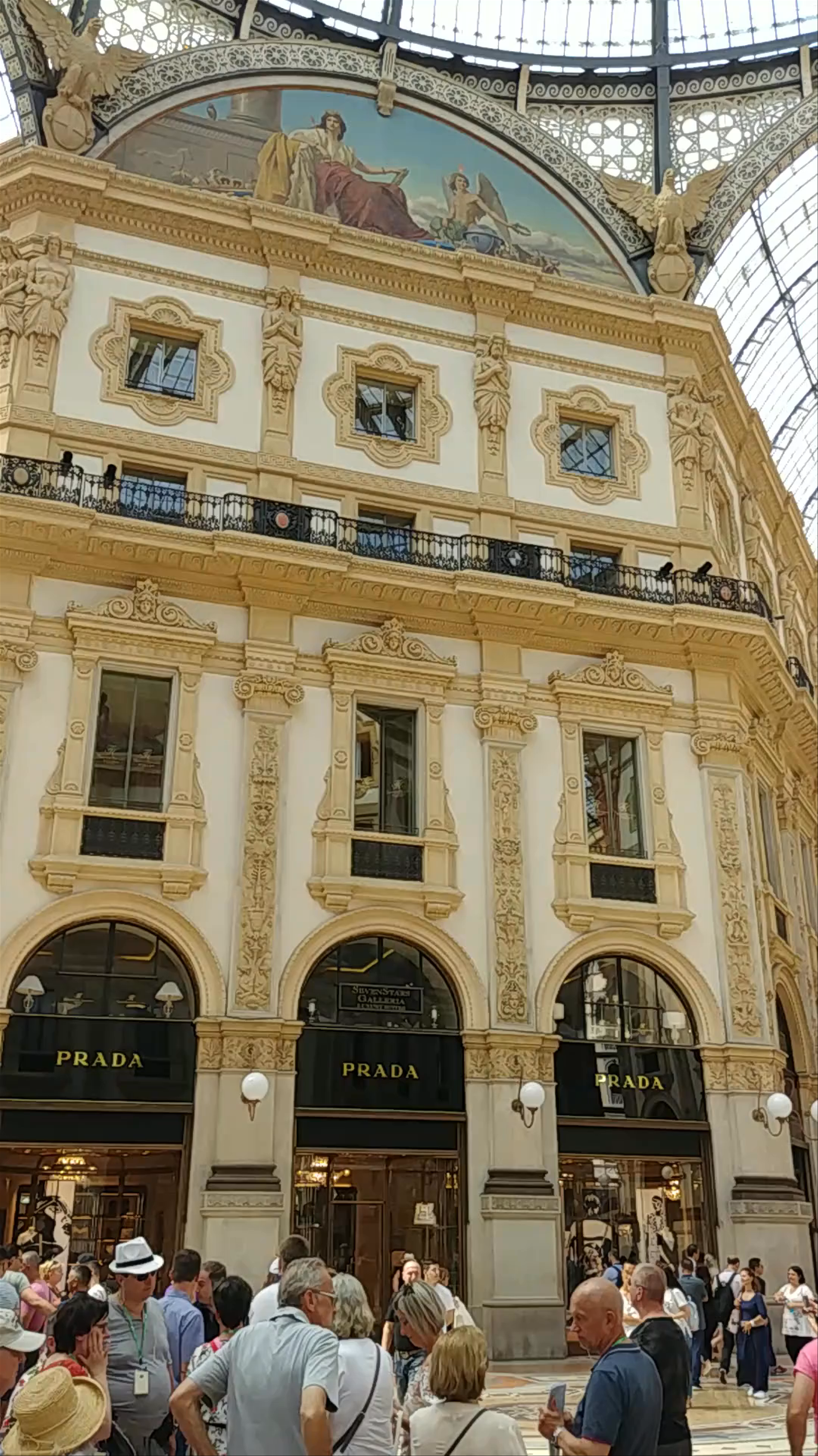 Exploring Galleria Vittorio Emanuele II: Milan’s Luxurious Shopping Arcade