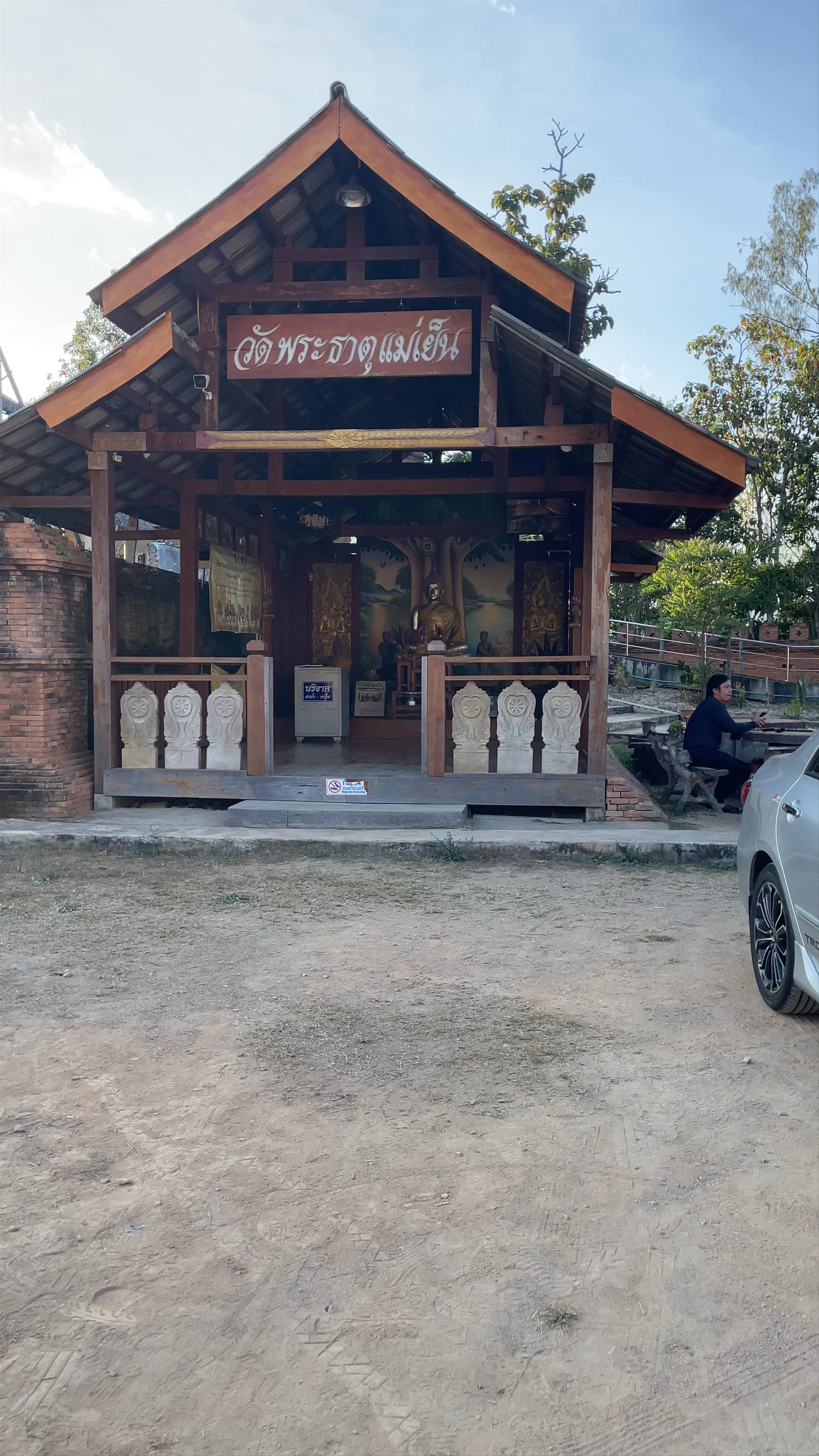 Chedi Phra That Mae Yen: Peaceful Spiritual Escape in Mae Hi, Thailand