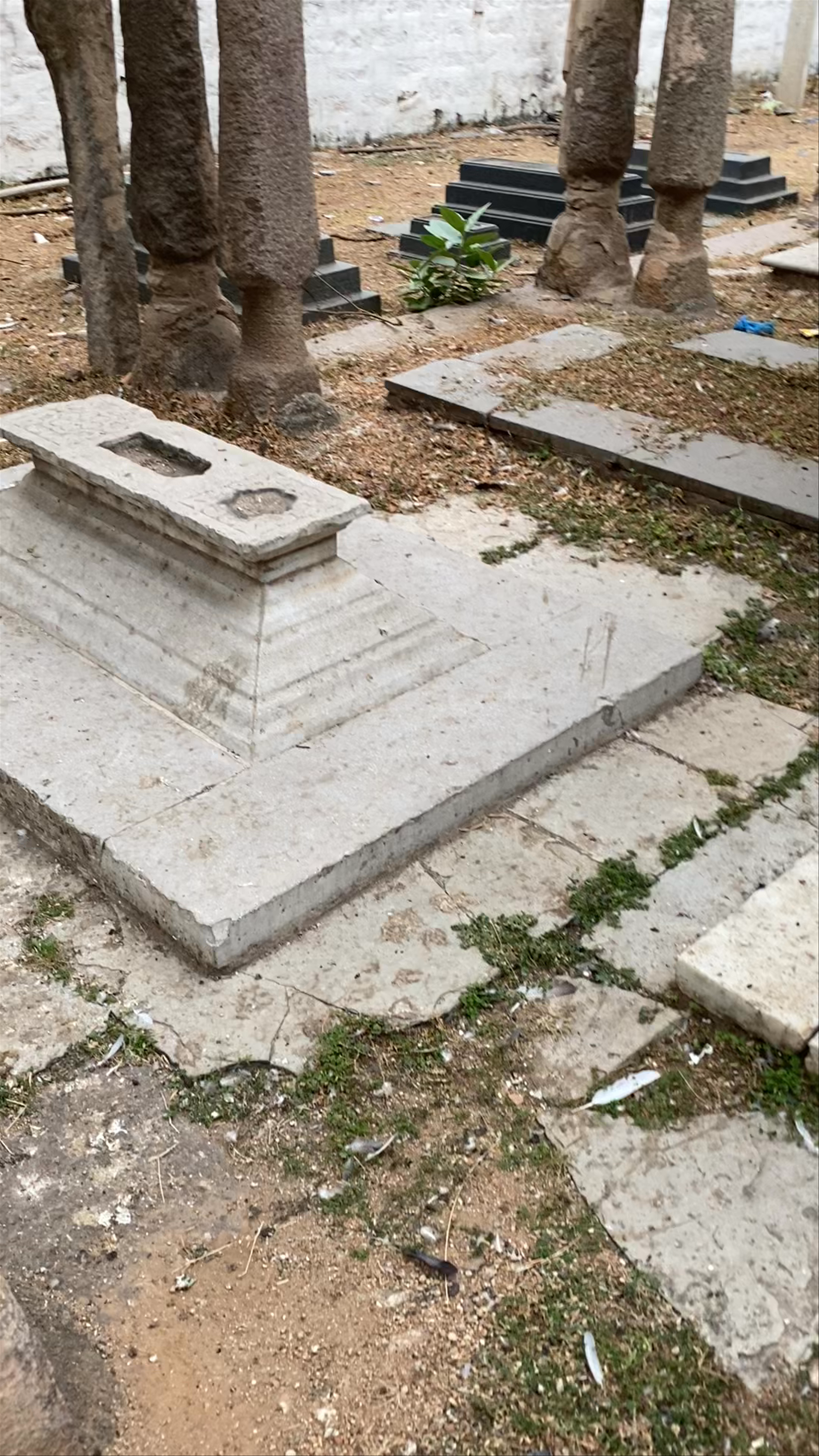 Qutbshahi Kalyani graveyard