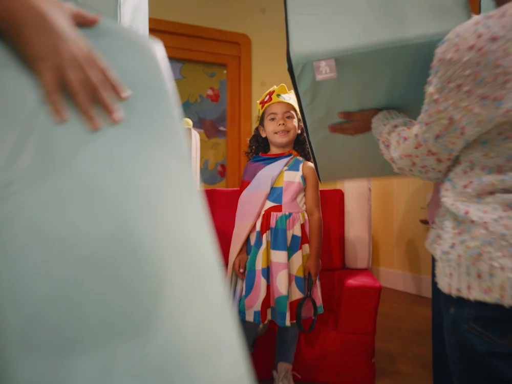 Video showing families playing inside Bluey's House at CAMP