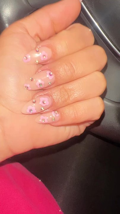 Style Nails & Spa - Despite her talent, you're gonna love her humor. We are all in love with her, she says she don't know why - Nail Salons Near Me - Bell, California