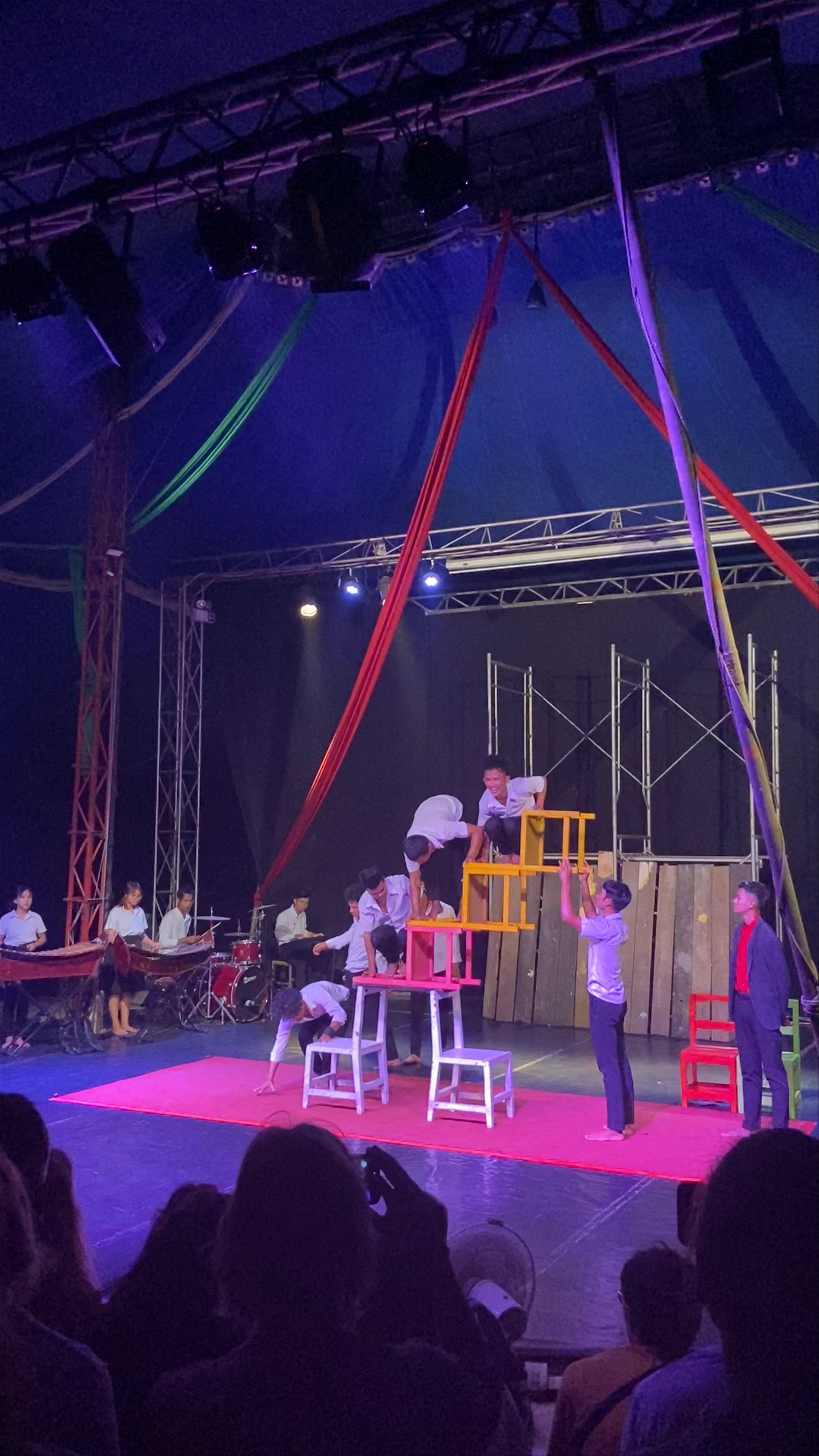 Phare Ponleu Selpak / ហ្វារ​ពន្លឺសិល្បៈ