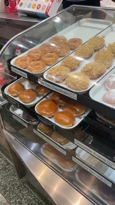 Krispy Kreme - IG: @nelson_eats - Donuts Near Me - Issaquah, Washington