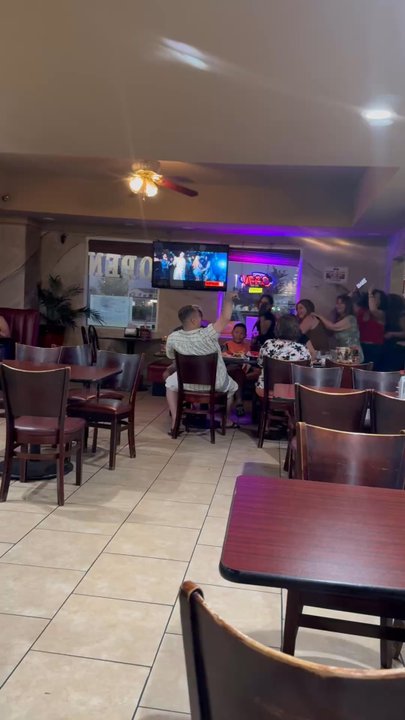 Mariscos El Cangrejo Nice - Good Times! The Dj is on point! Buena musica! Todo Madre! The waitresses are SUPER cool! - Mexican Near Me - La Mirada, California