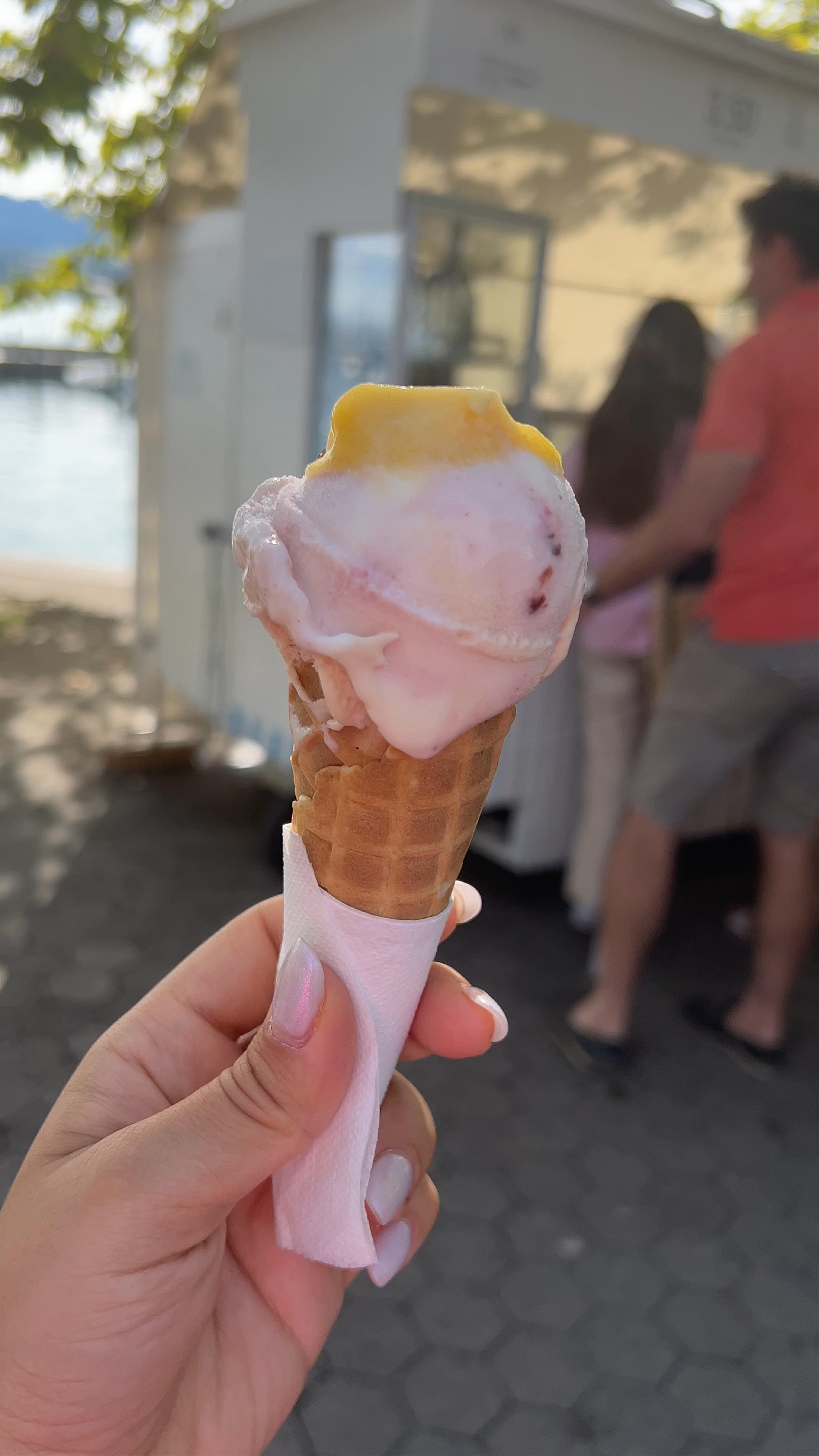 Gelati am See: Lakeside Ice Cream Delight in Niederhasli, Switzerland
