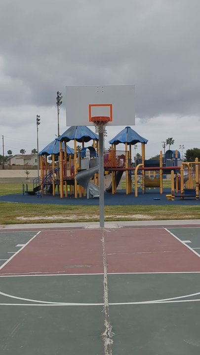 Del Amo Park - Basketball court with a third basket on the side of the court - Parks Near Me - Carson, California