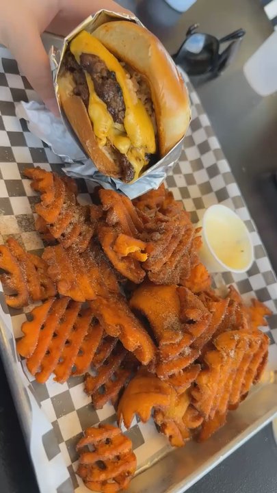 Barley and Burger - Smashed - 10/10 - Burgers Near Me - Smithfield, North Carolina