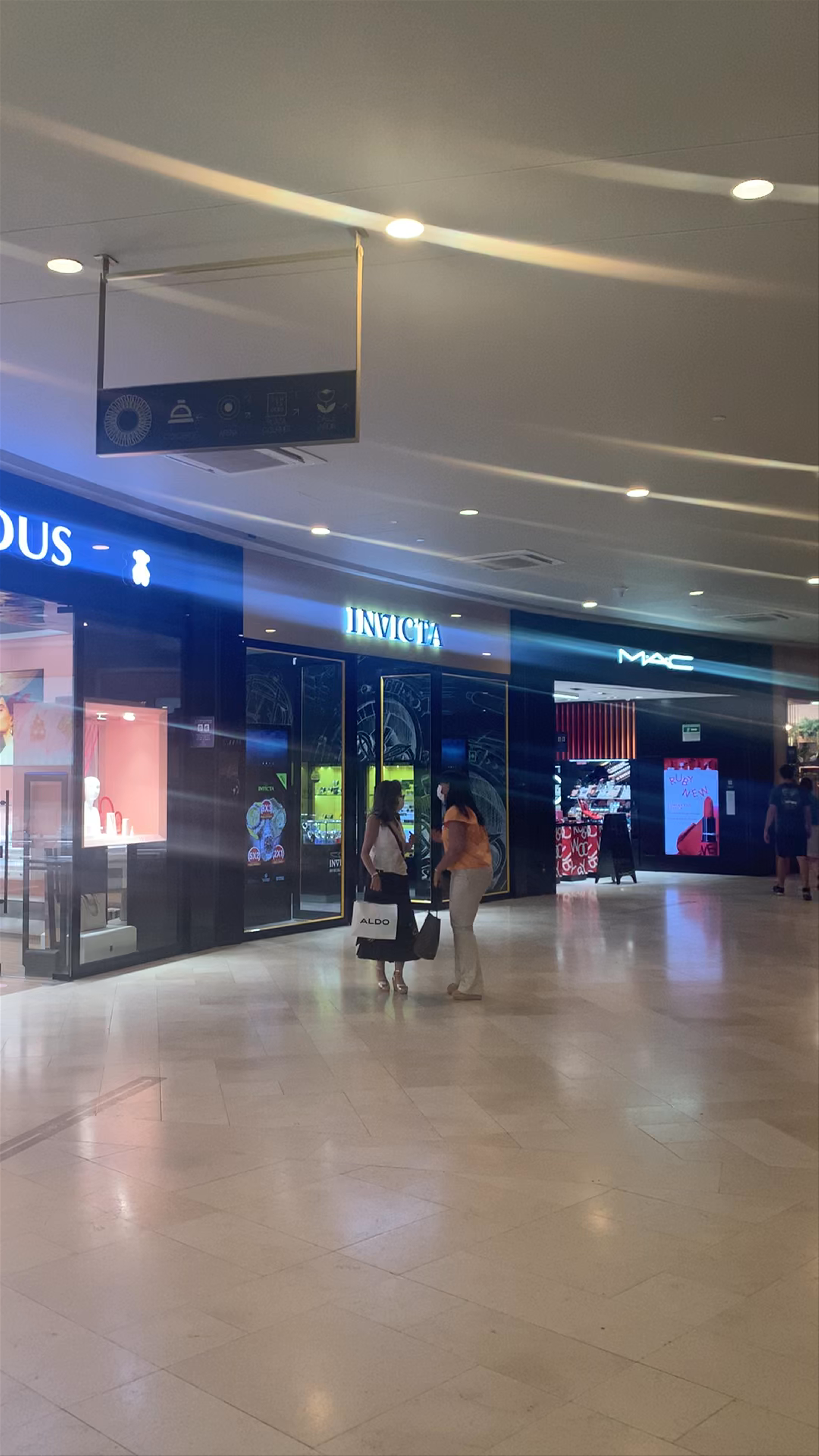 Shopping and Style at Centro Comercial La Serrezuela, Cartagena