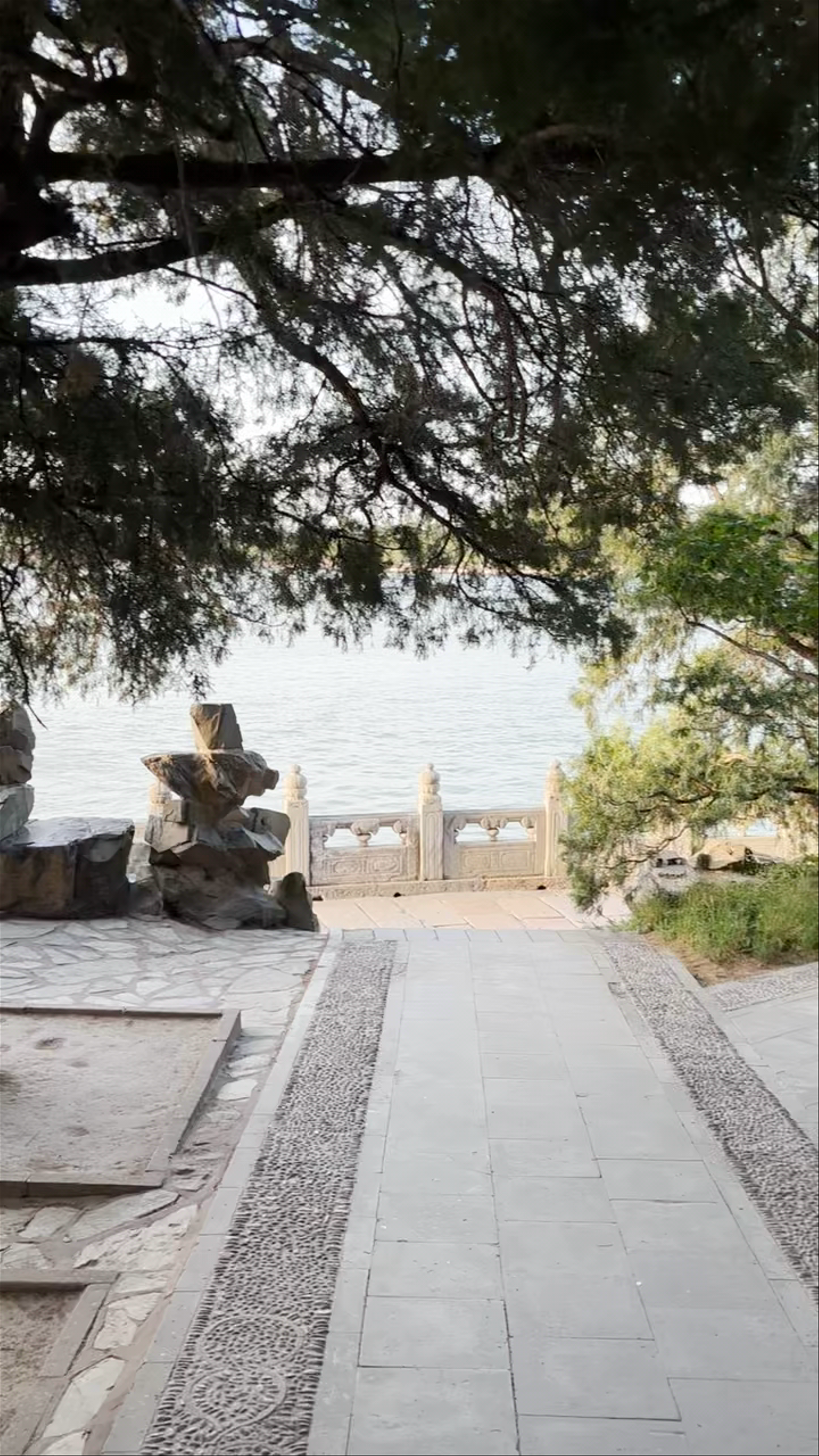Nanhu Island Serenity: Tranquil Escape at Beijing’s Summer Palace