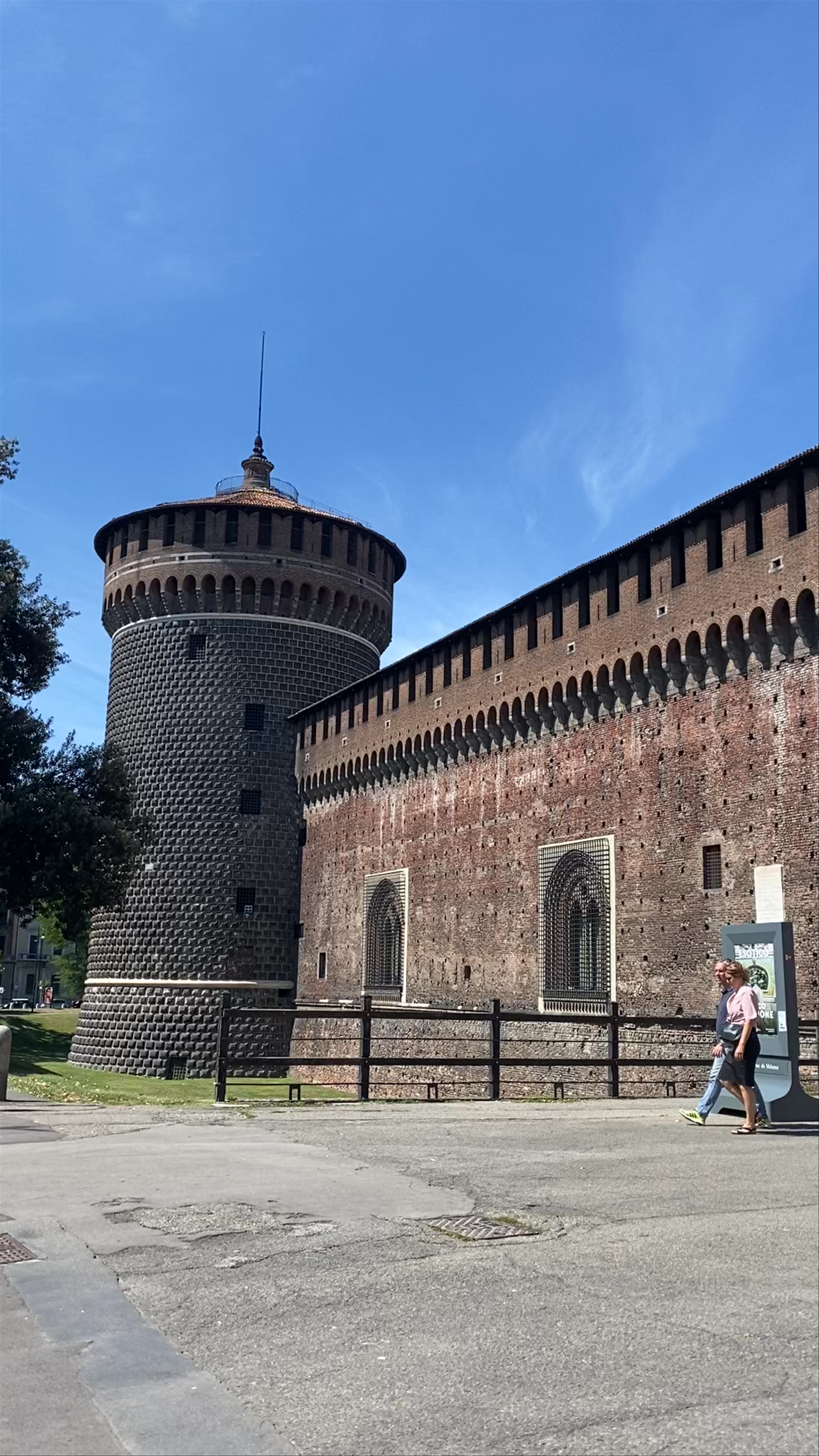 Piazza Castello, Milan