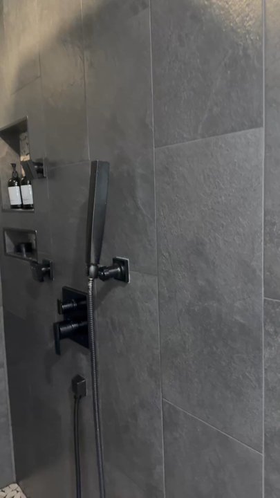 Island Locker Life - Shower - Luggage Storage Near Me - Kahului, Hawaii