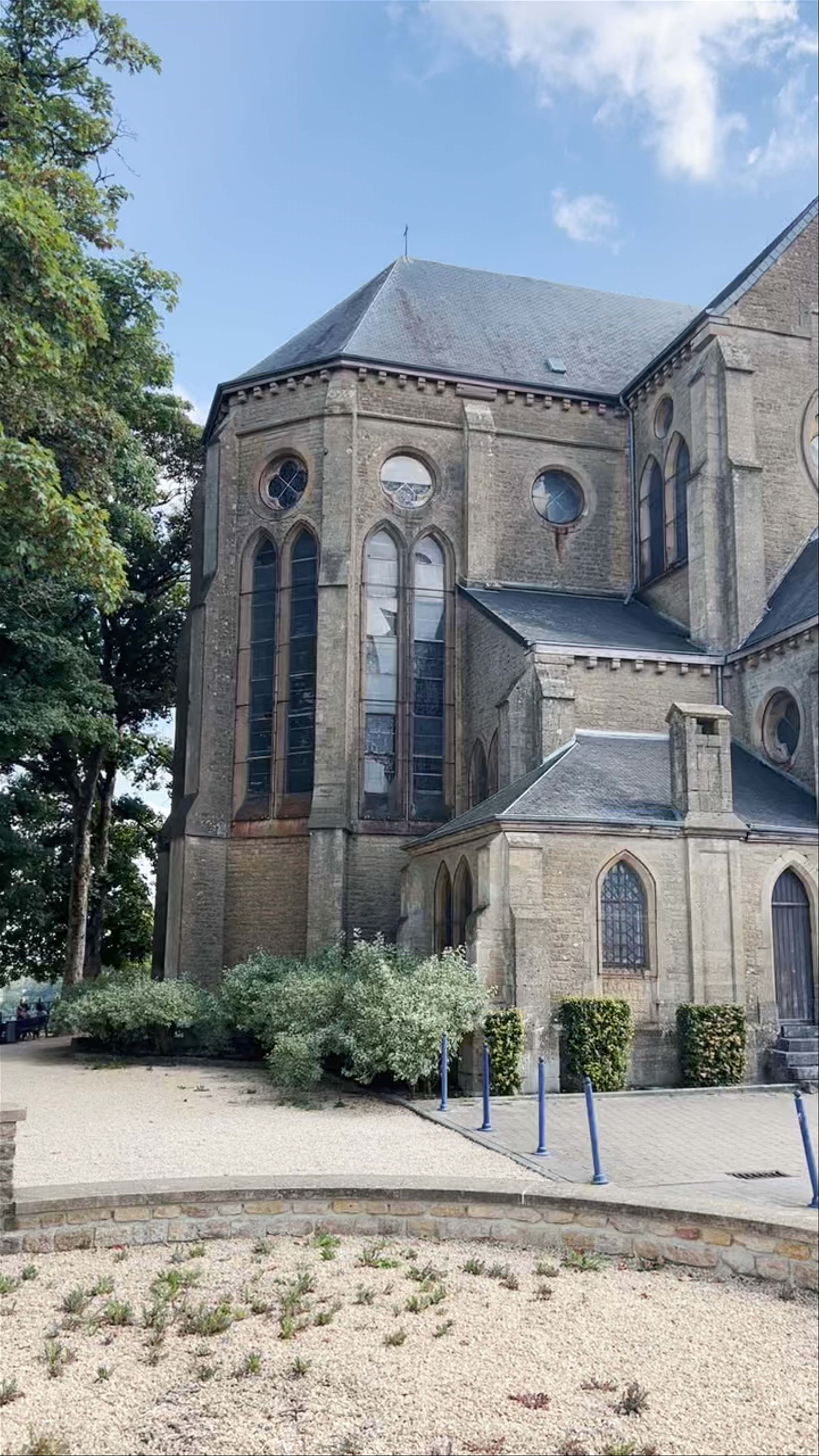 L'Église Notre-Dame de l'Assomption: Historic Gothic Church in Aspin-en-Lavedan