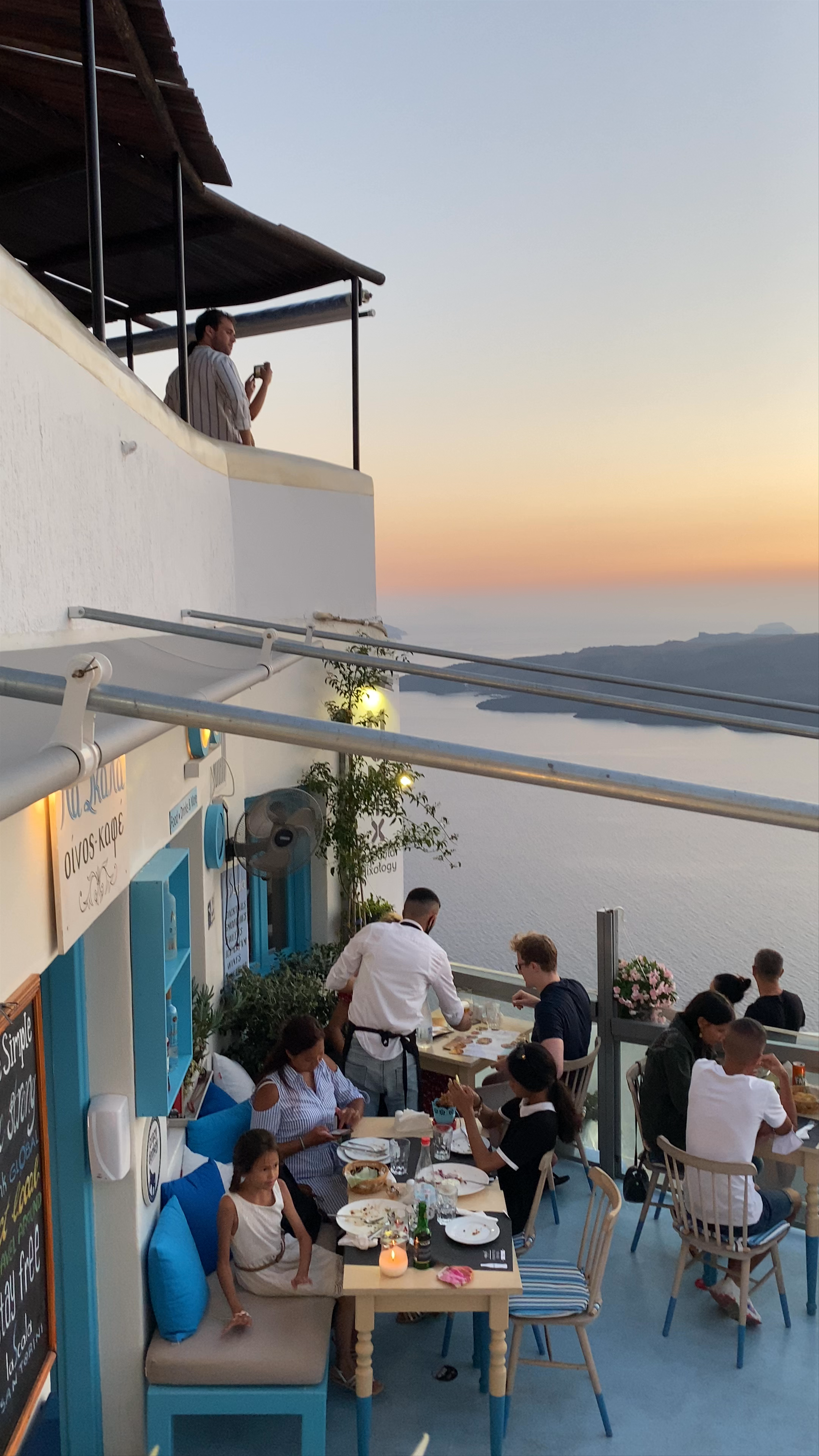 Niki Restaurant Santorini: Sunset Dining Over the Caldera