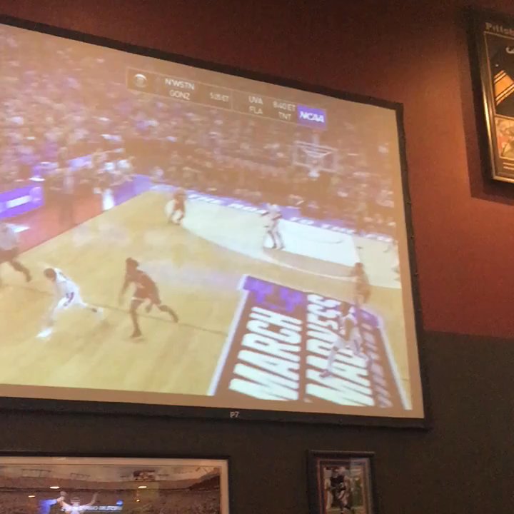 Buffalo Wild Wings - plenty of monitors and tvs - Chicken Wings Near Me - Orlando, Florida