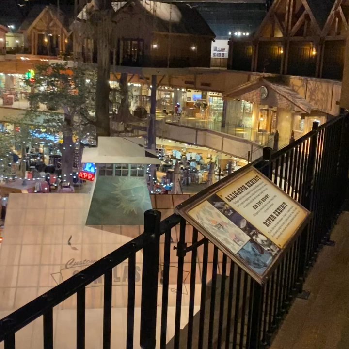 Bass Pro Shops - Stay here with your family! - Boat Dealers Near Me - Bristol, Tennessee