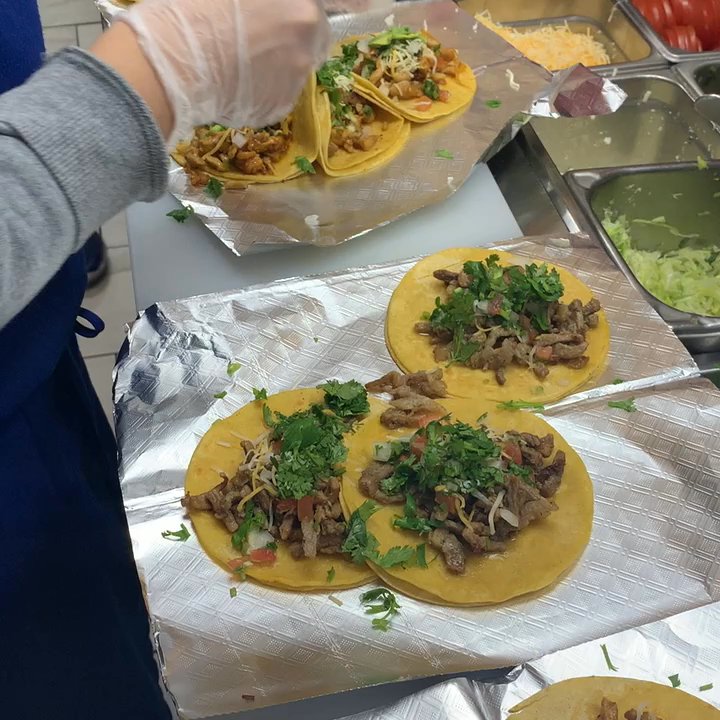 Taqueria Primavera - How we prepare tacos - Mexican Near Me - Houston, Texas