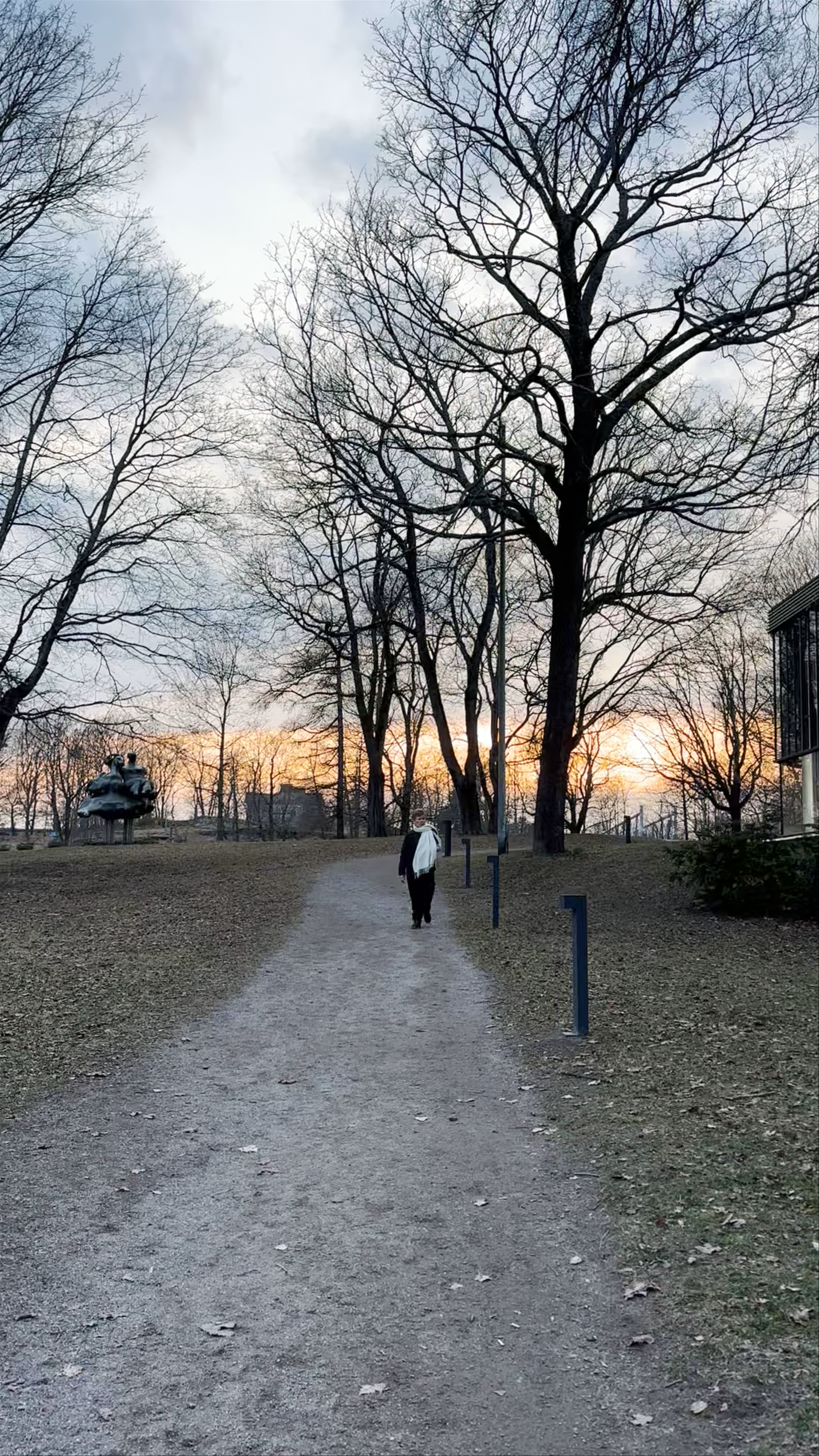Suuri näyttämö ja Pieni näyttämö at Eläintarhantie, Helsinki