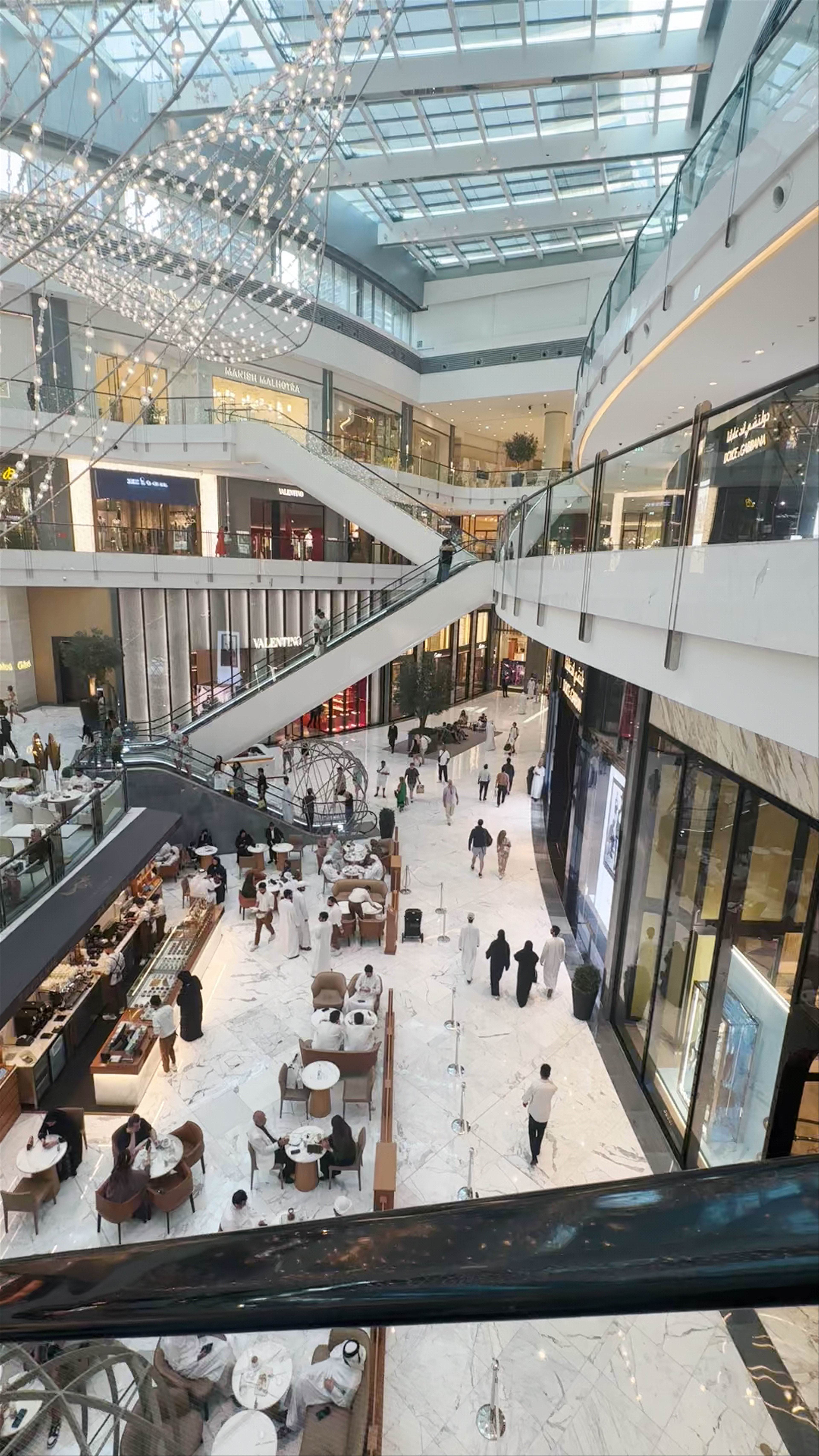 Dubai Mall: Luxury Shopping and Vibrant Ambiance in Dubai