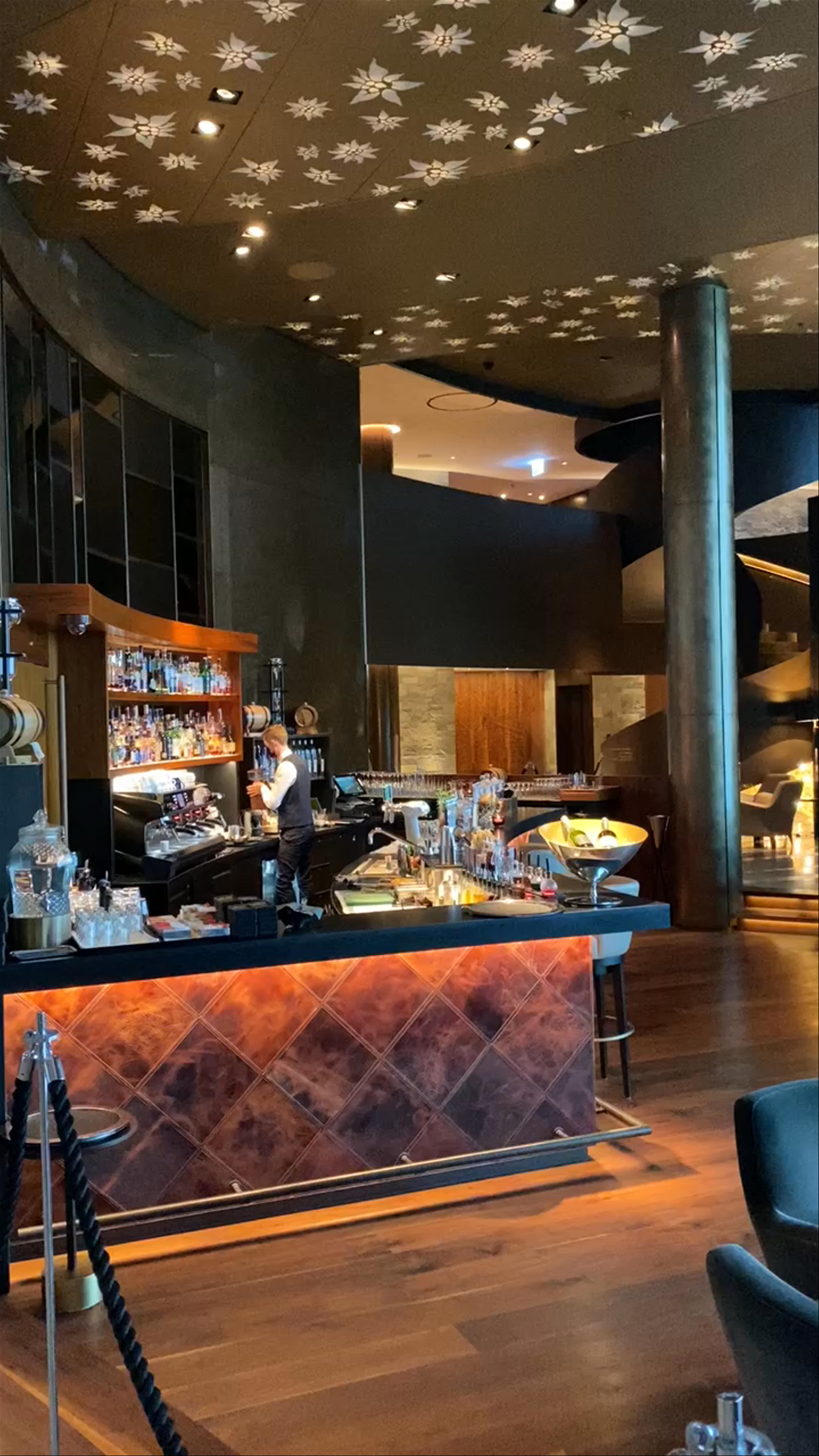 Lakeview Bar & Cigar Lounge: Sophisticated Serenity Over Lake Lucerne