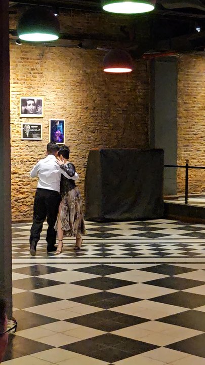Marabu - Pros are practicing - Dance Clubs Near Me - San Nicolas, C