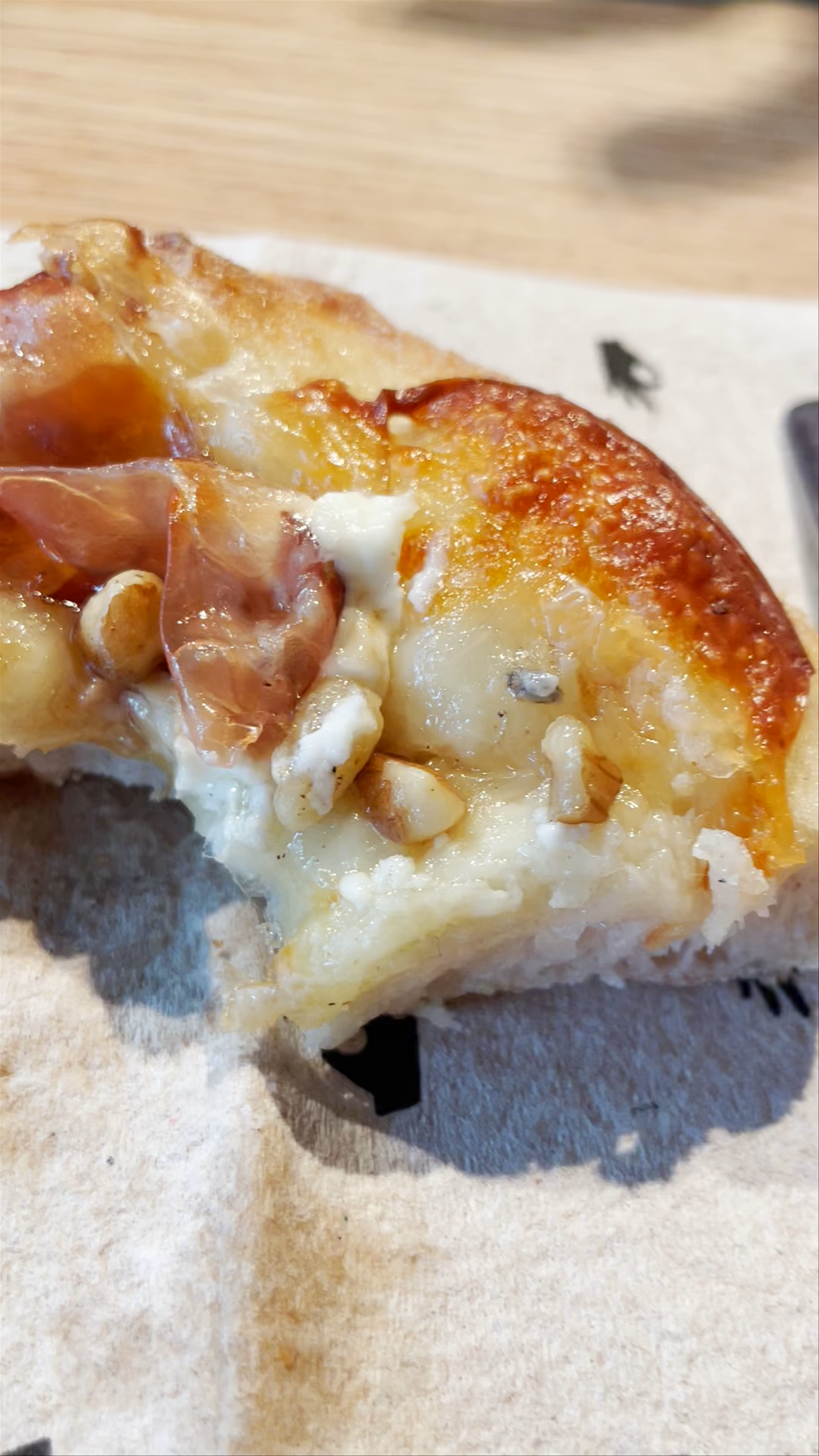 Morso Pizzeria at Le Central: Artisanal Pizza Experience in Downtown Montréal