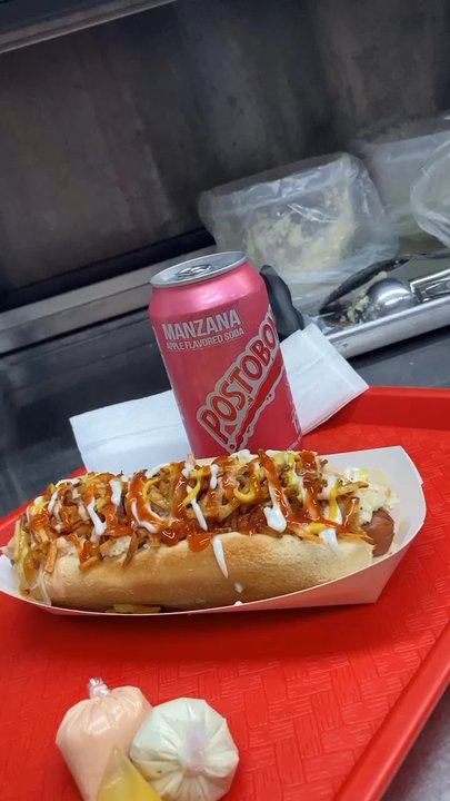 Medallo Spring - Perro Especial y manzana postobon - Fast Food Near Me - Spring, Texas